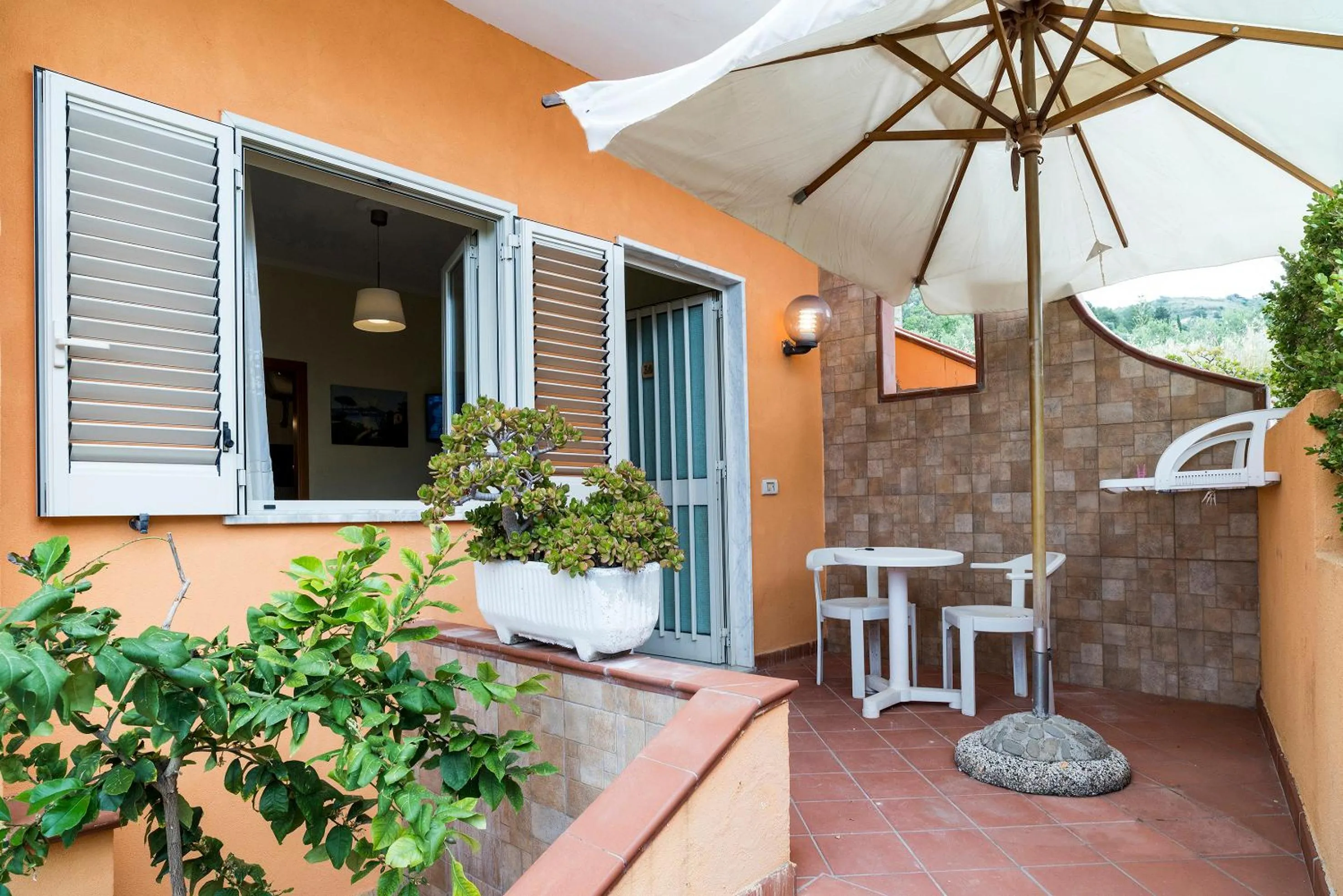 Patio in Hotel Ristorante Colleverde