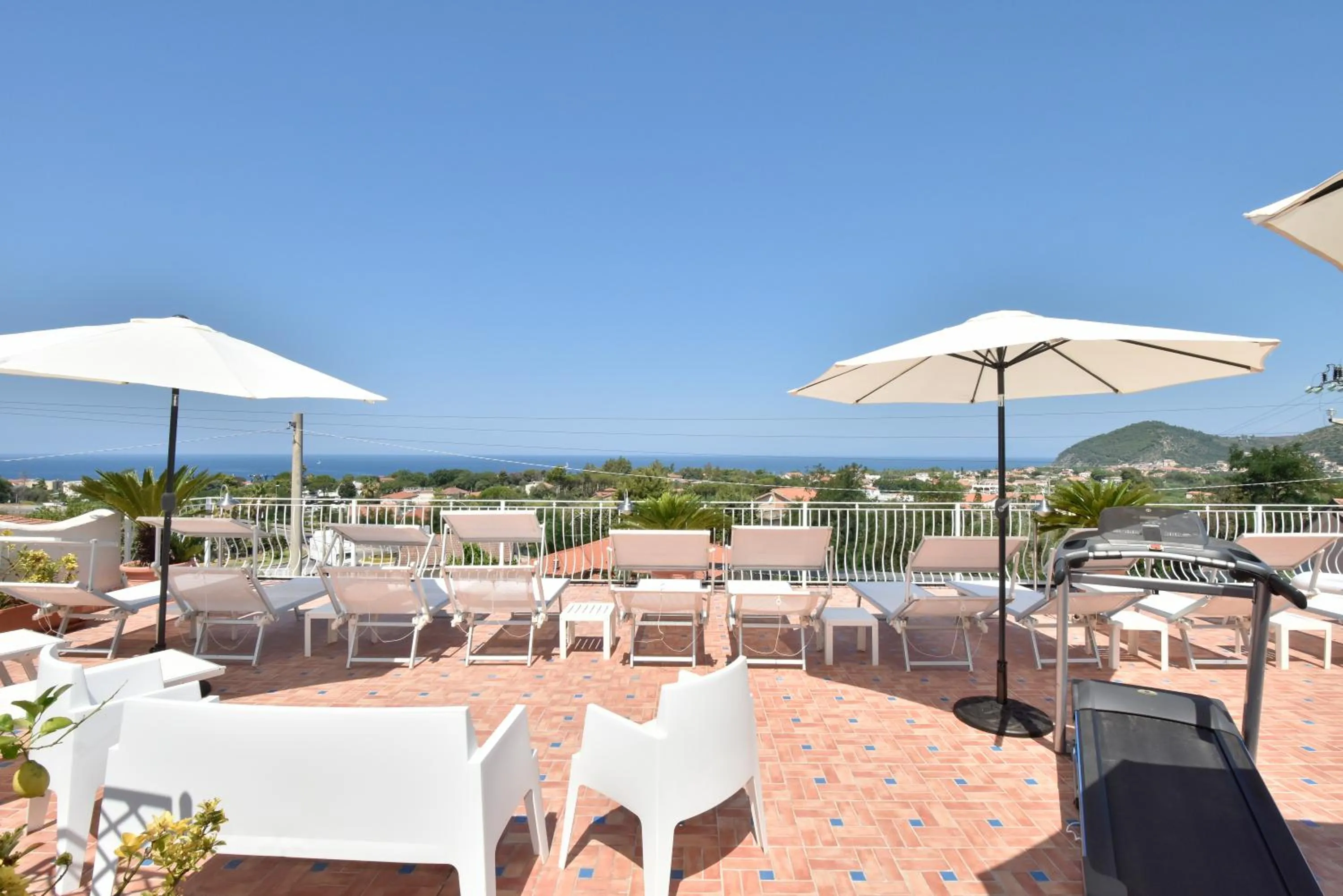 Patio in Hotel Ristorante Colleverde