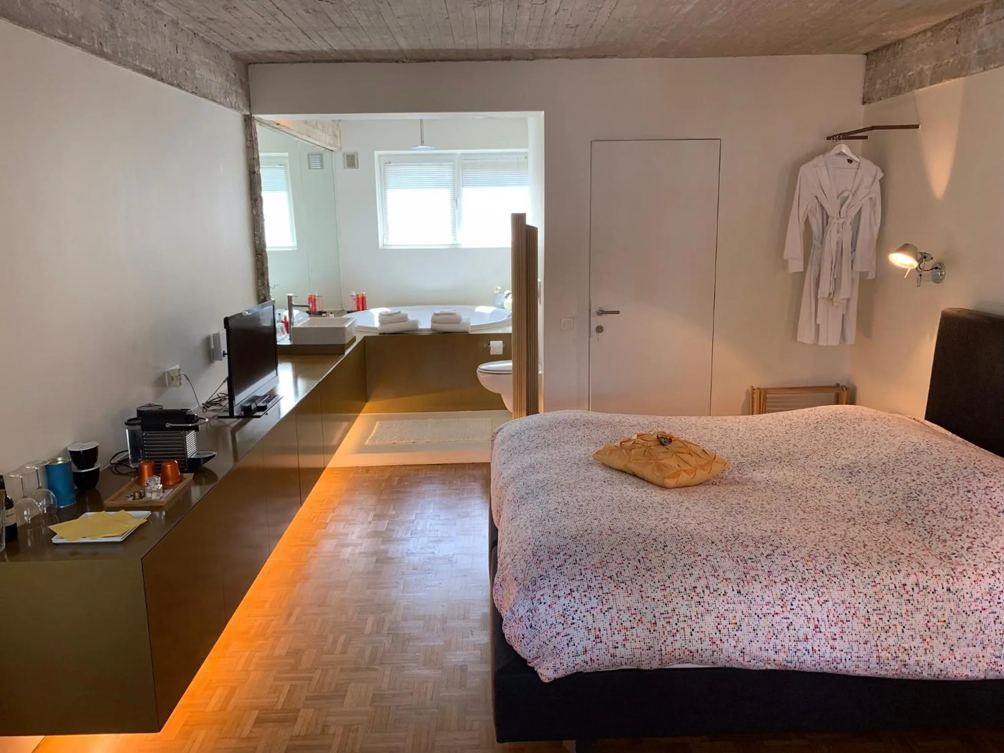 Photo of the whole room, Bed in B&B Yellow Submarine