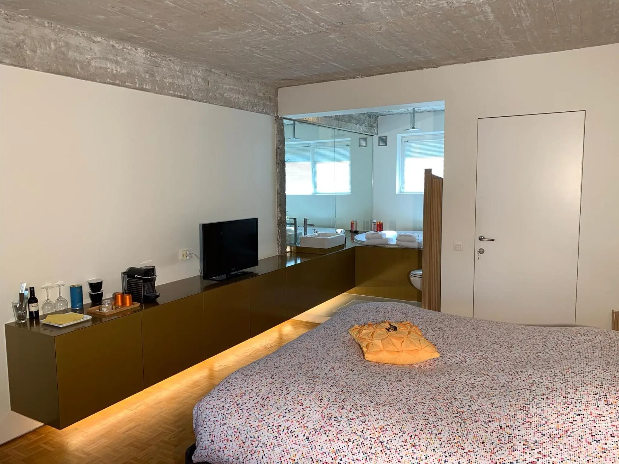 Bed in B&B Yellow Submarine