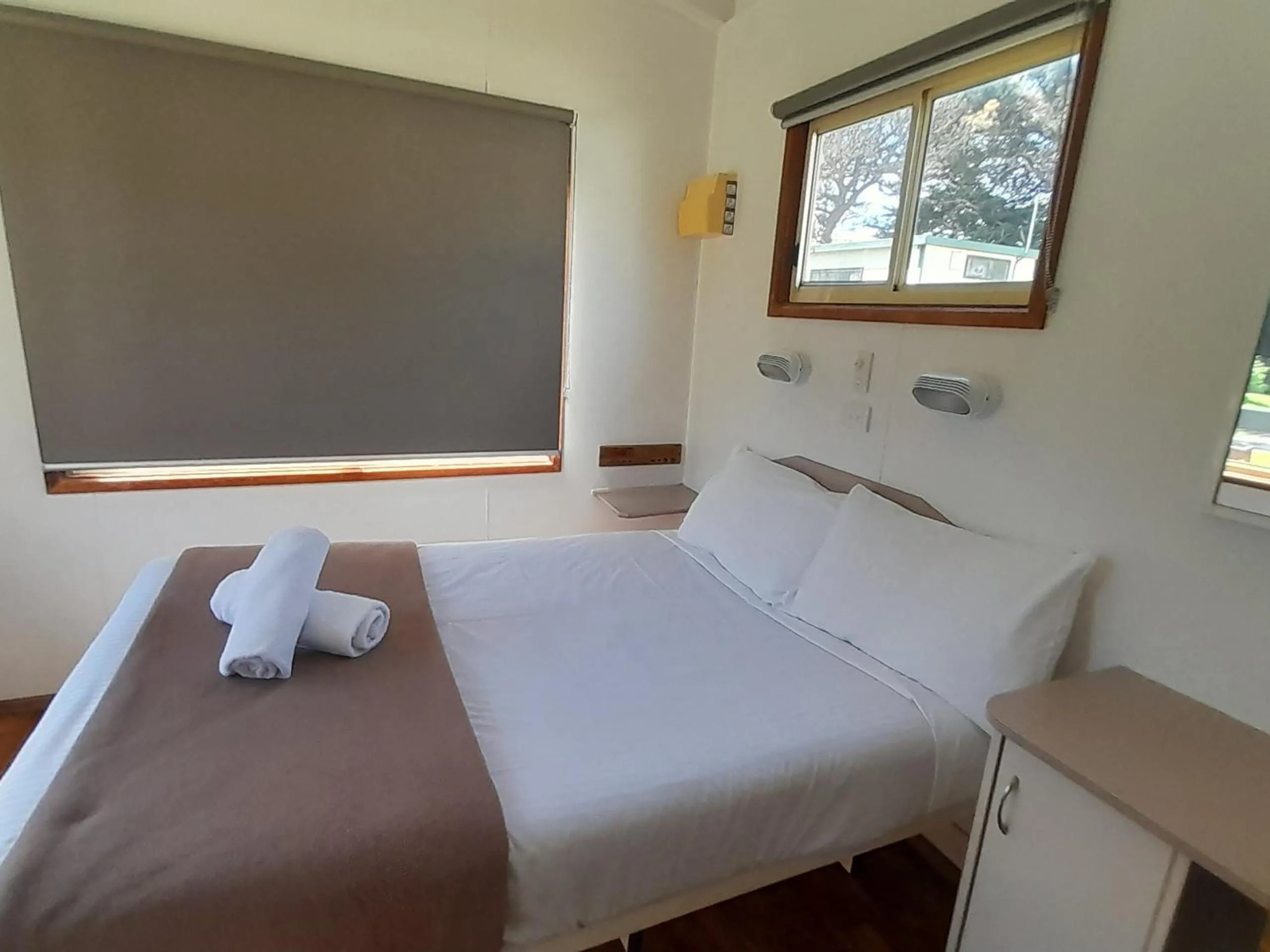 Bedroom, Bed in Victor Harbor Holiday Park