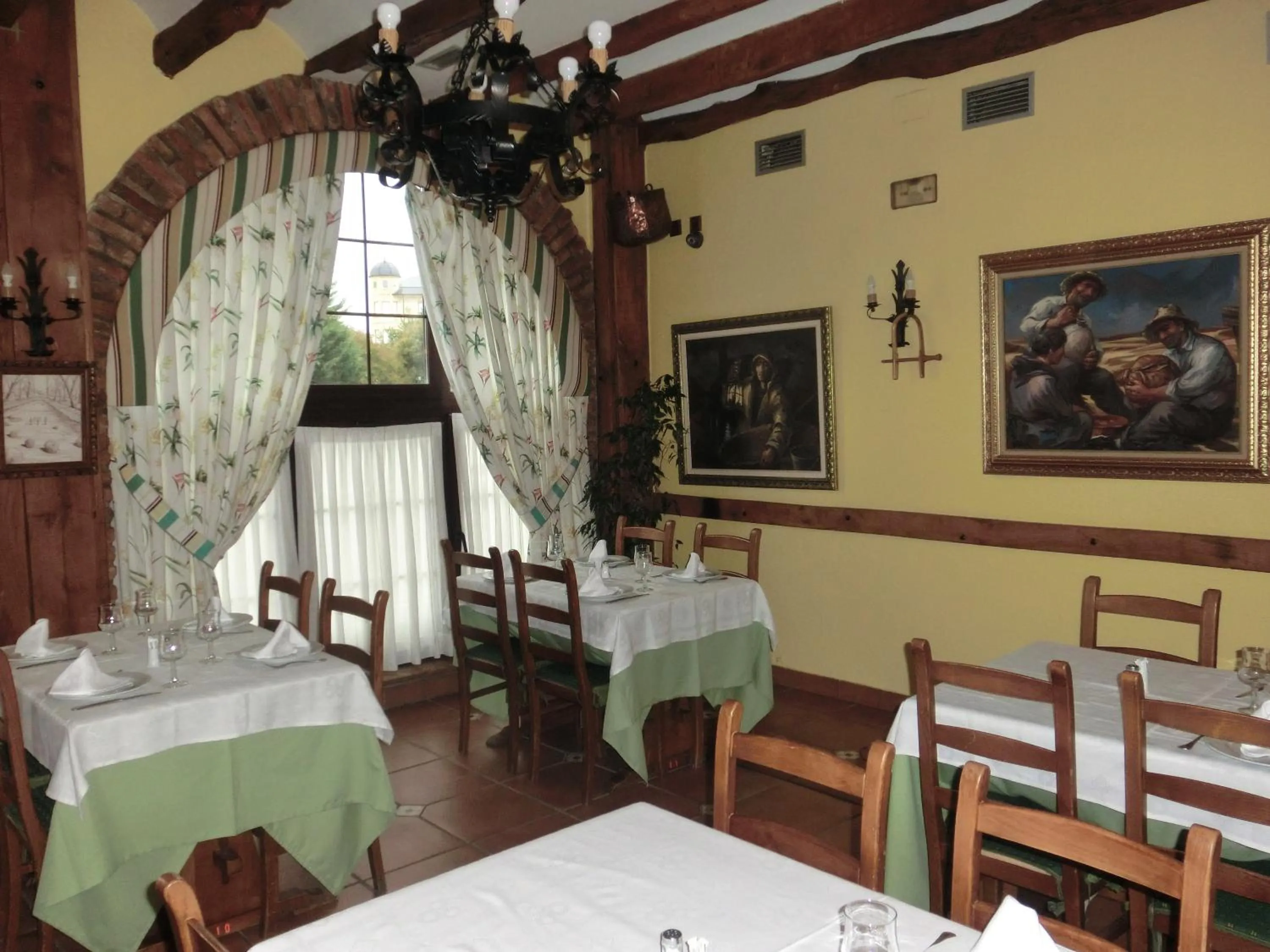 Restaurant/places to eat in Hotel Las Ruedas