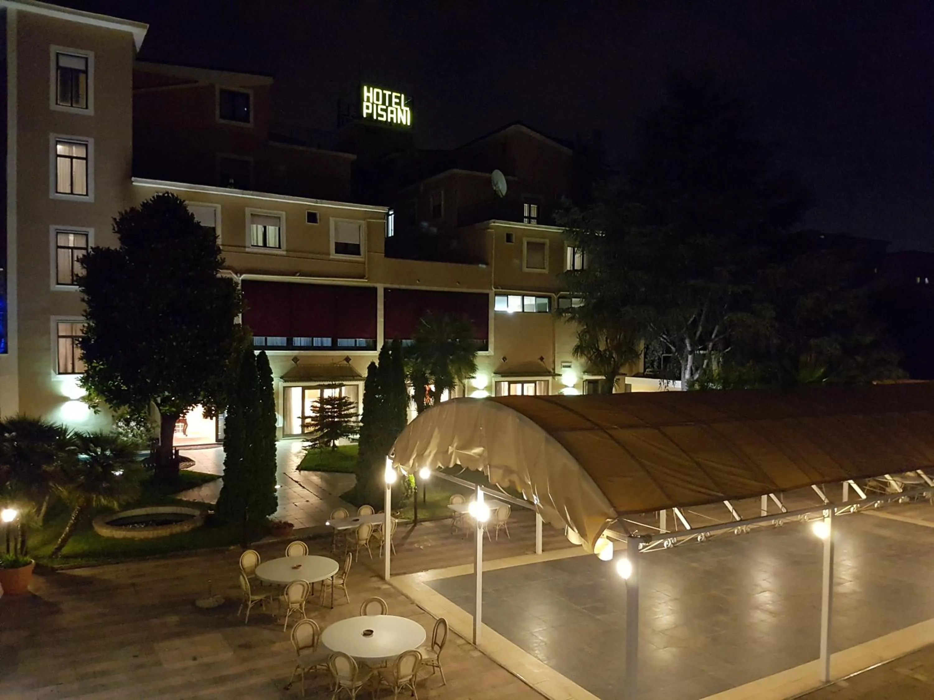 Property building in Pisani Hotel