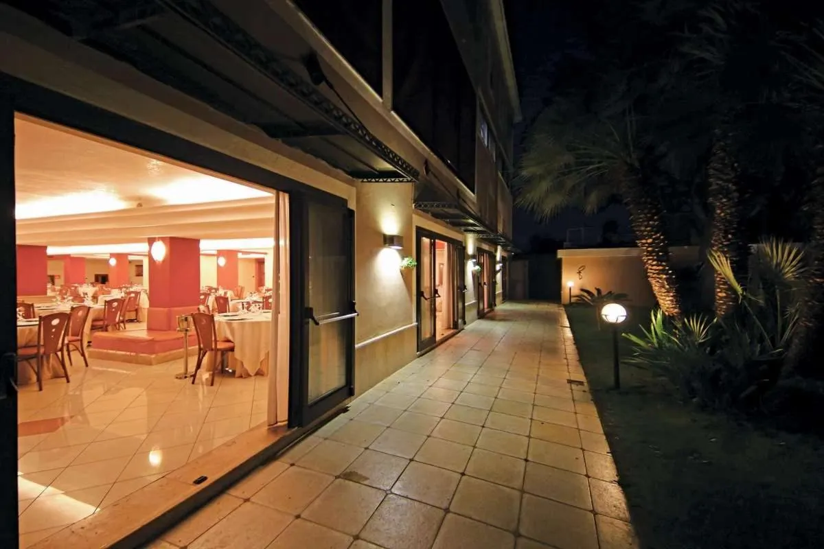 Restaurant/places to eat in Pisani Hotel