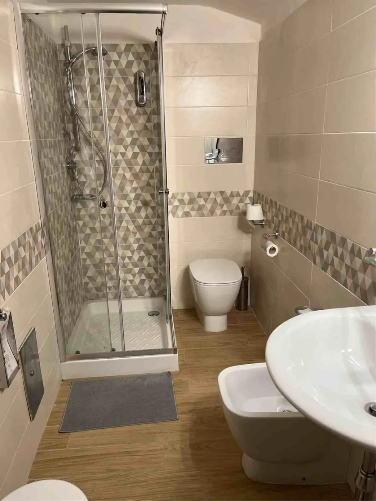 Bathroom in Pisani Hotel