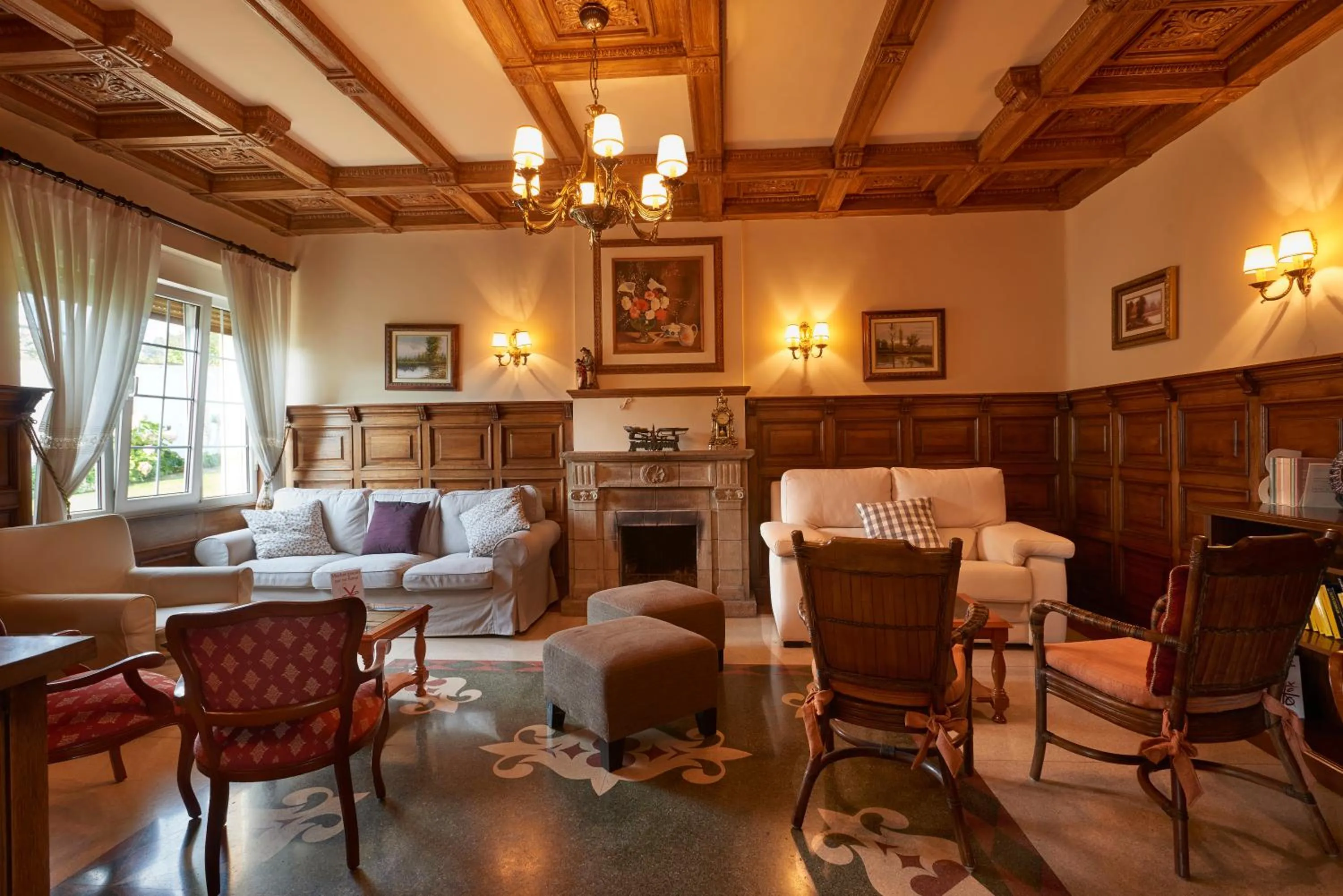 Communal lounge/ TV room in Hotel y Casona El Carmen