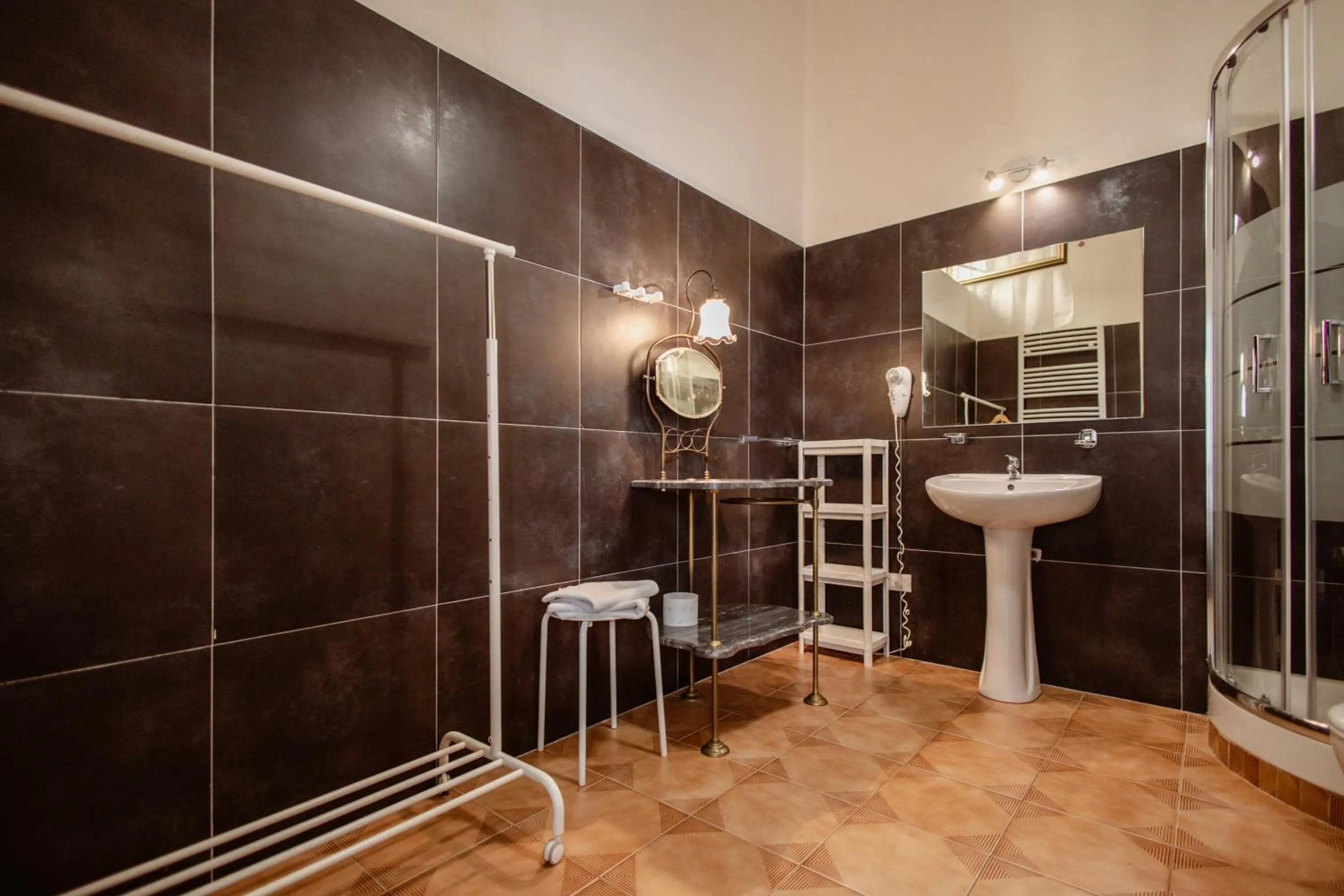 Shower in B&B Toscana