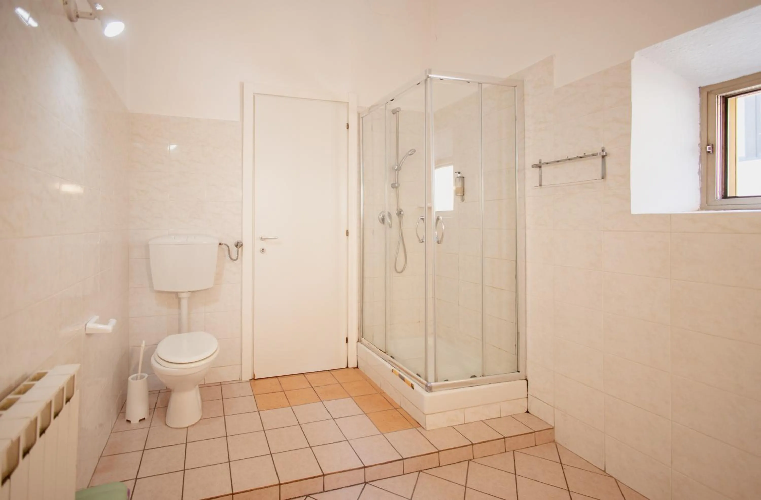 Shower in B&B Toscana