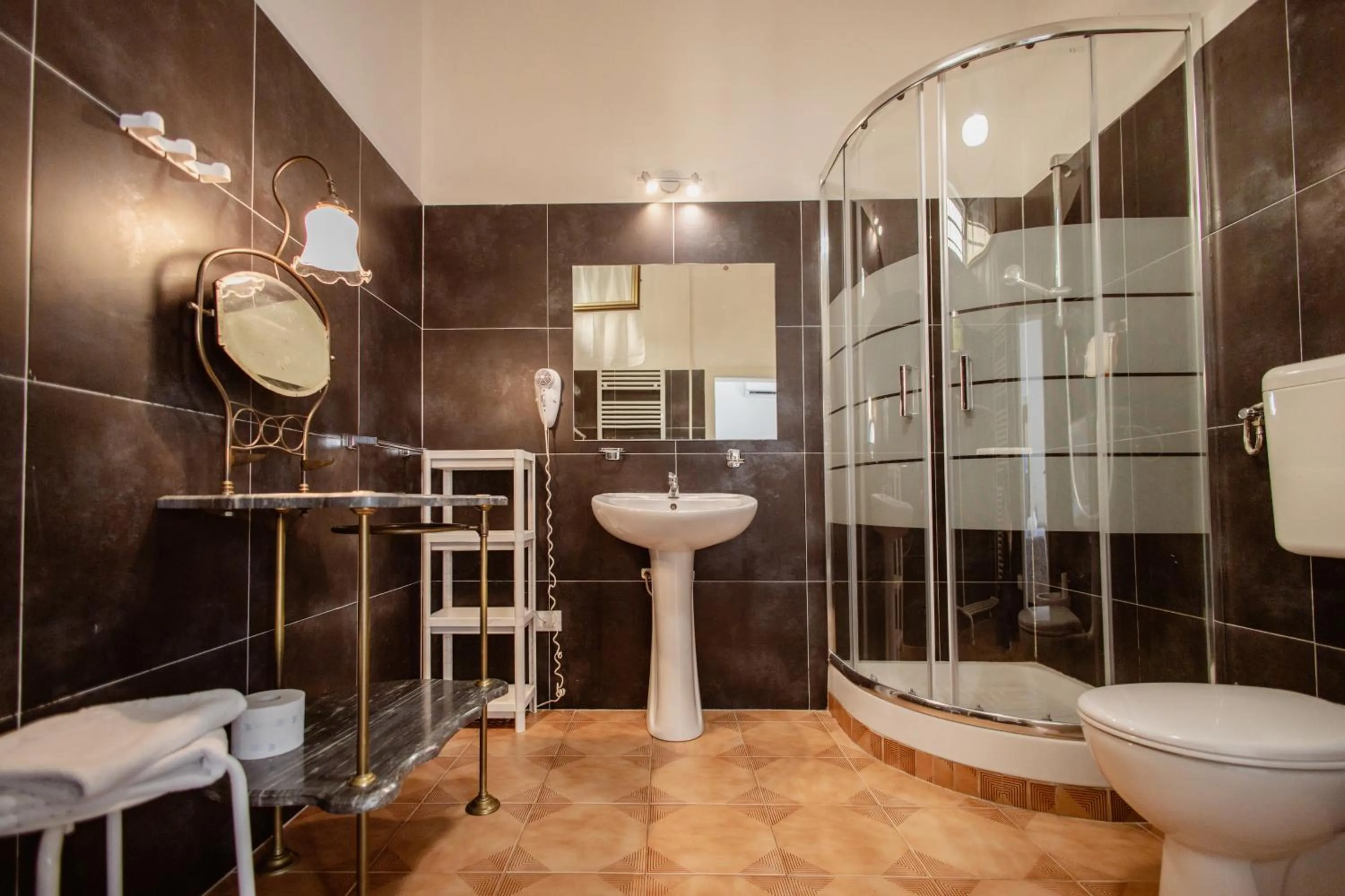 Shower in B&B Toscana