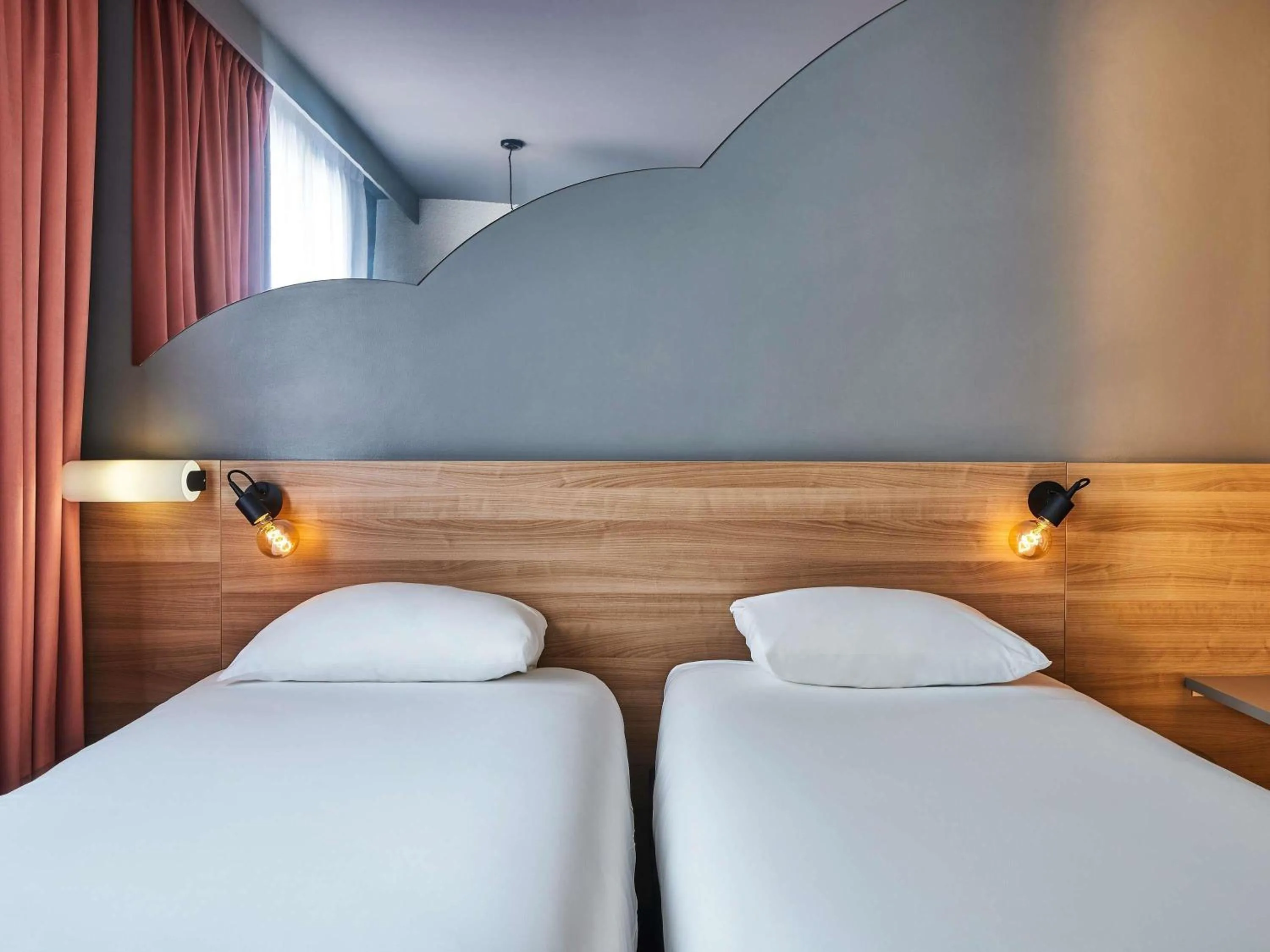 Bedroom, Bed in ibis Styles Paris Alesia Montparnasse