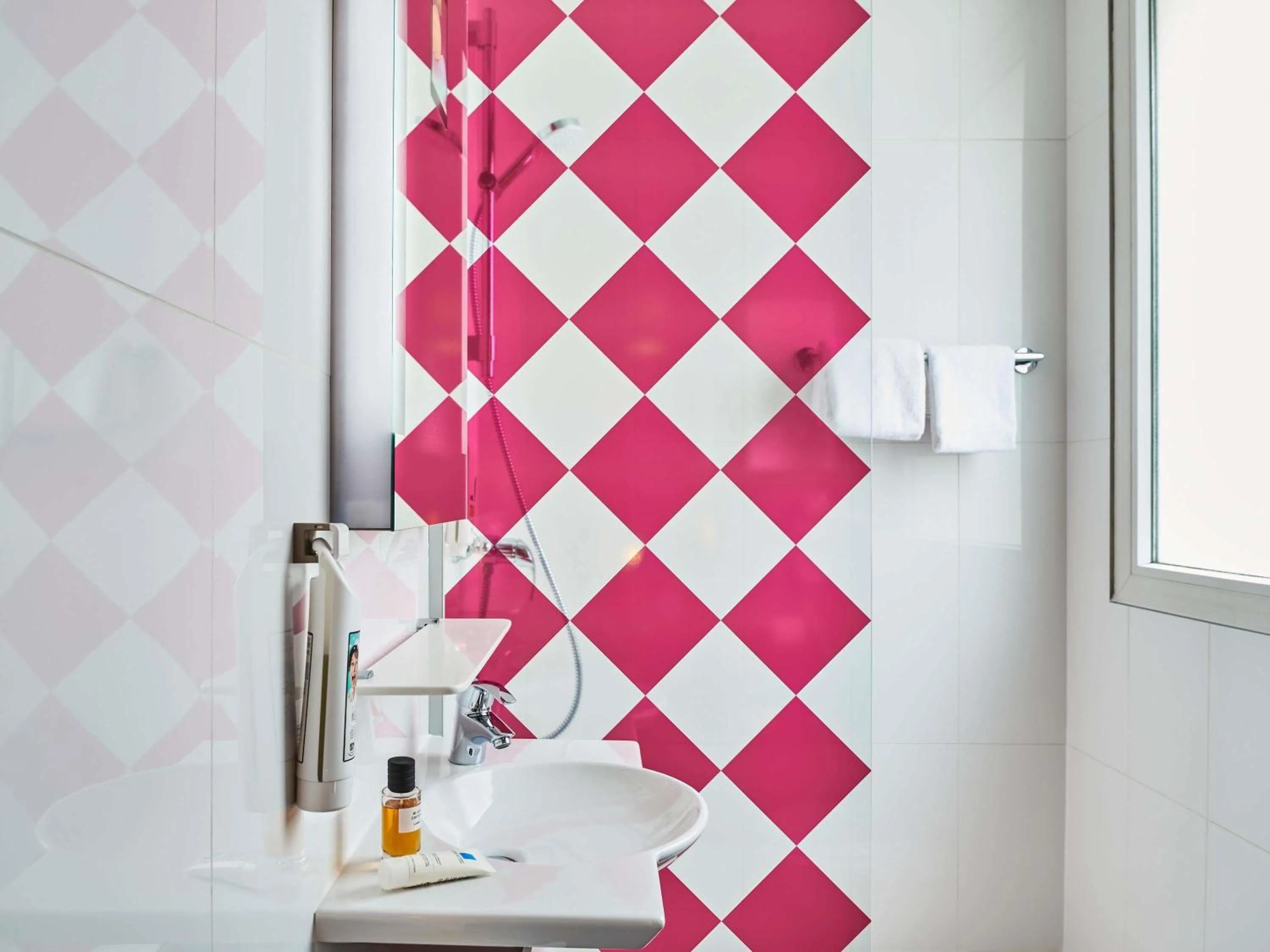 Bedroom in ibis Styles Paris Alesia Montparnasse