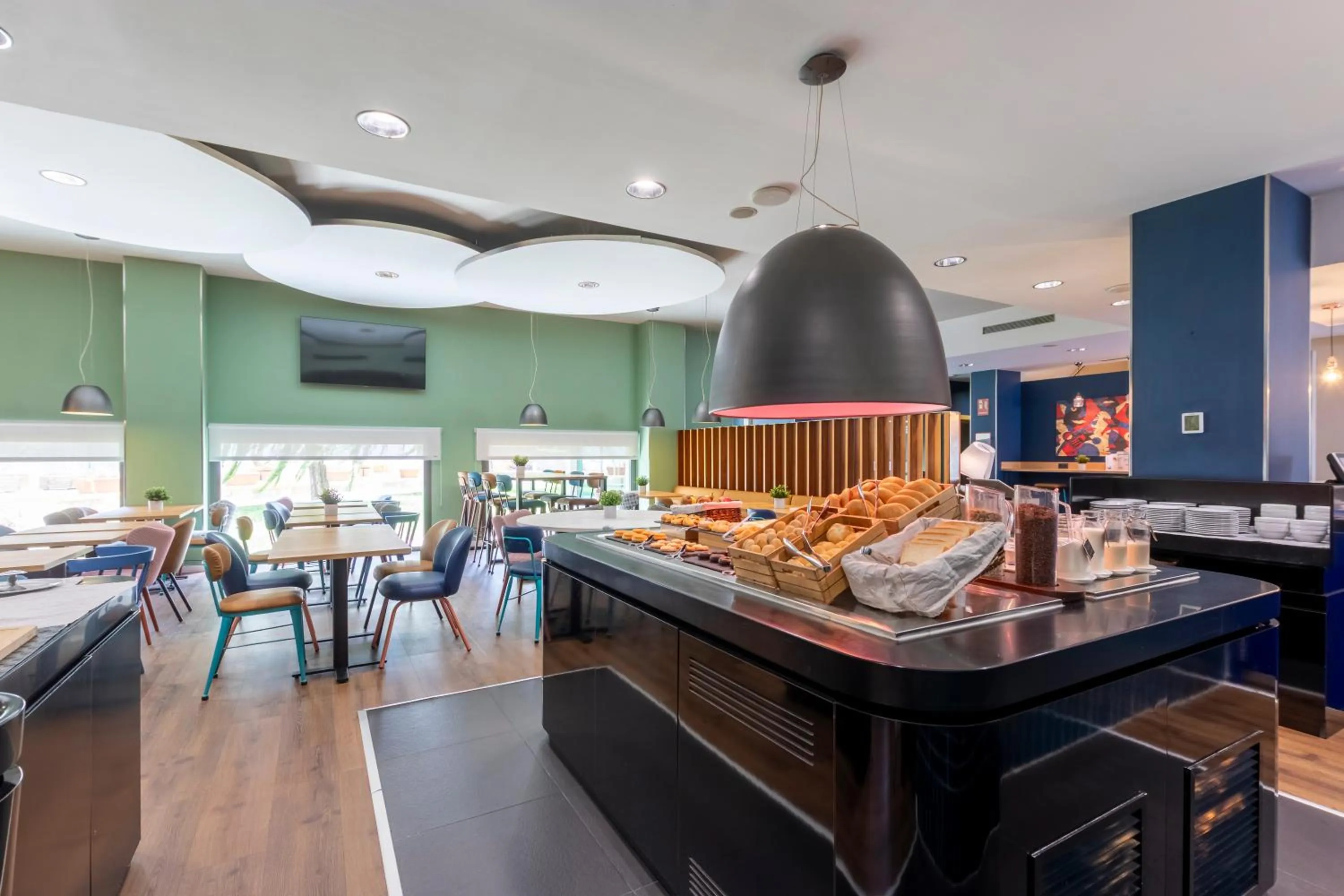 Restaurant/places to eat in Travelodge Málaga Airport