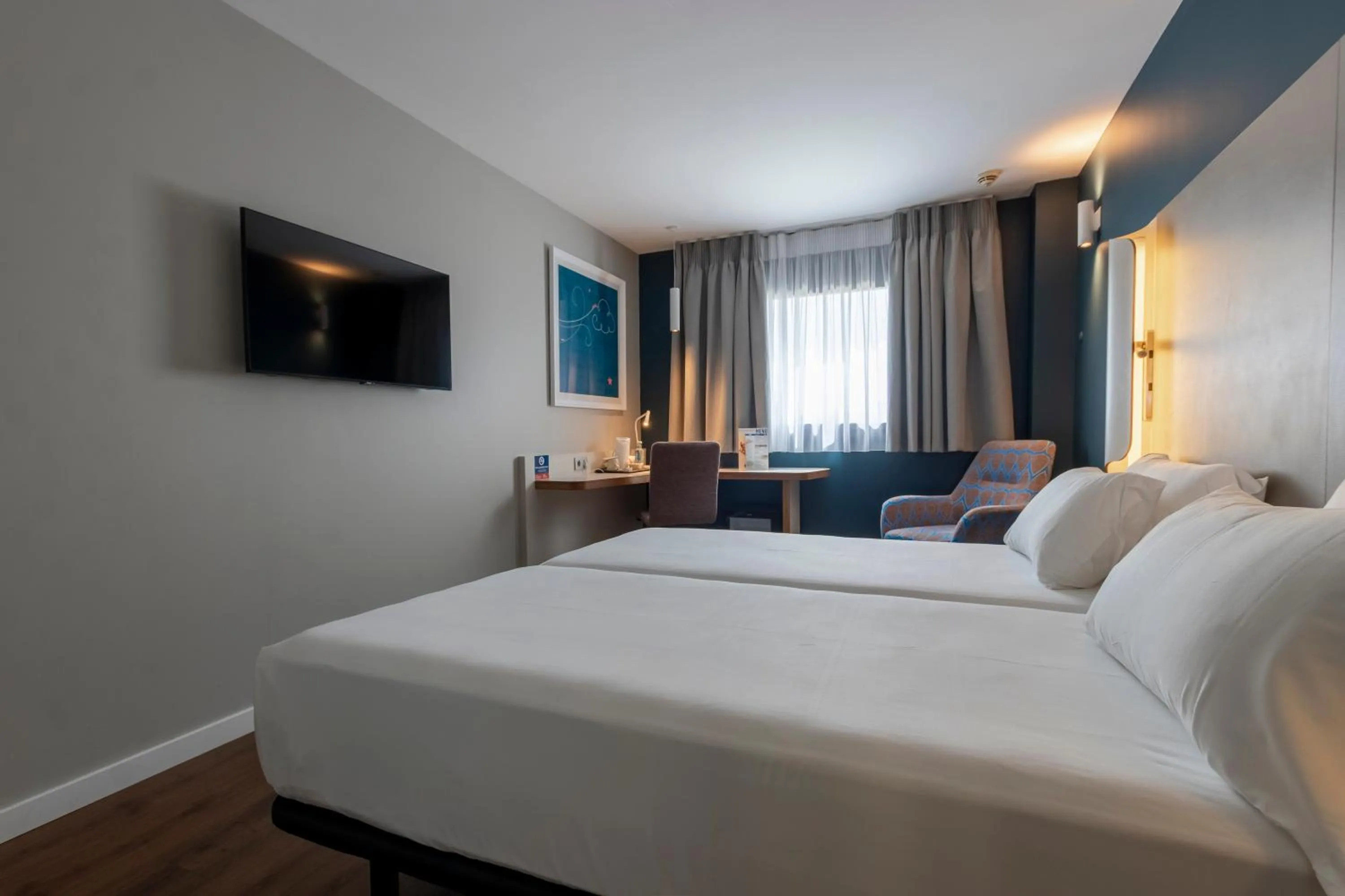 Bed in Travelodge Málaga Airport