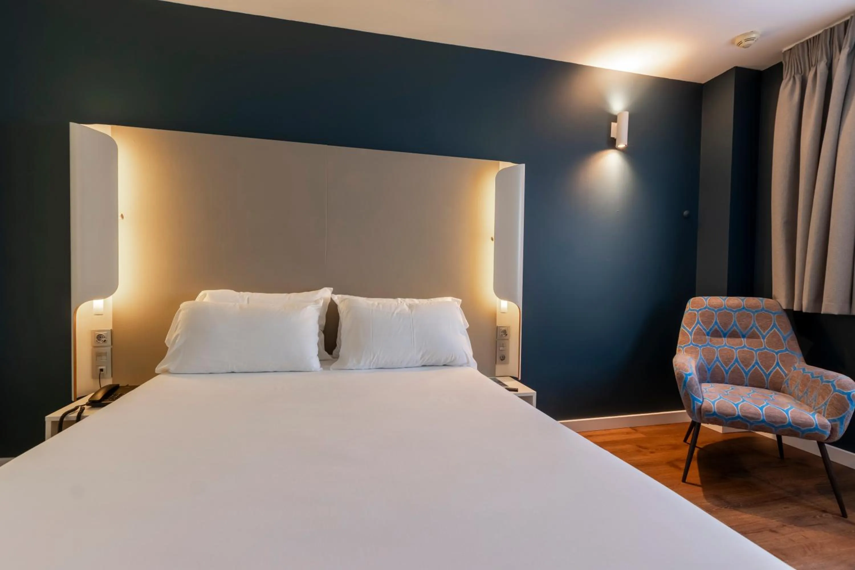 Bed in Travelodge Málaga Airport