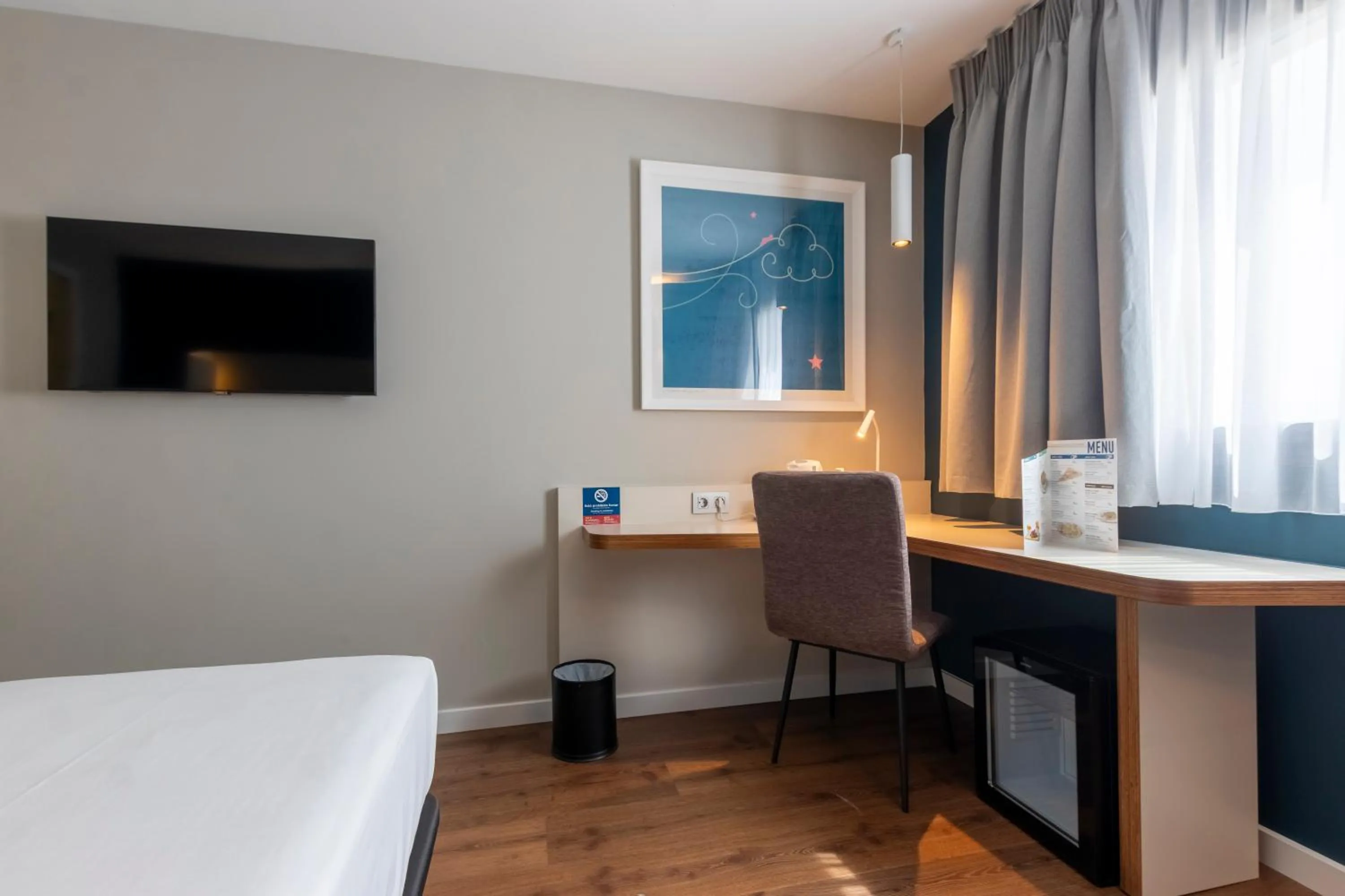 Bed in Travelodge Málaga Airport