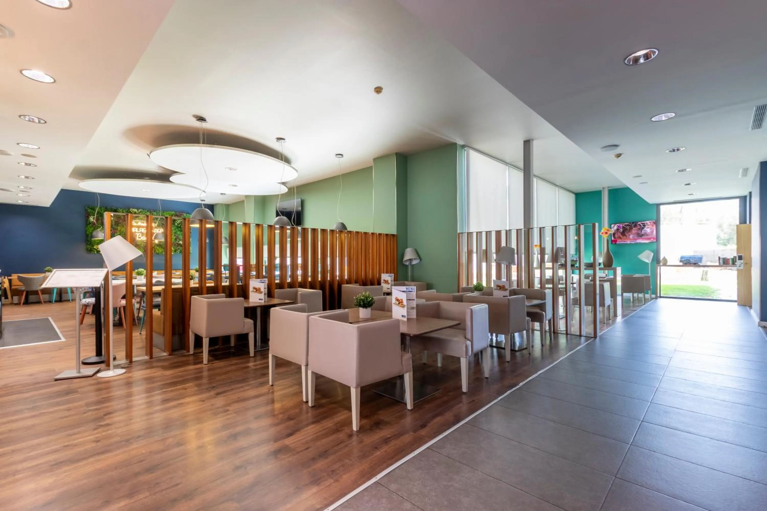 Restaurant/places to eat in Travelodge Málaga Airport