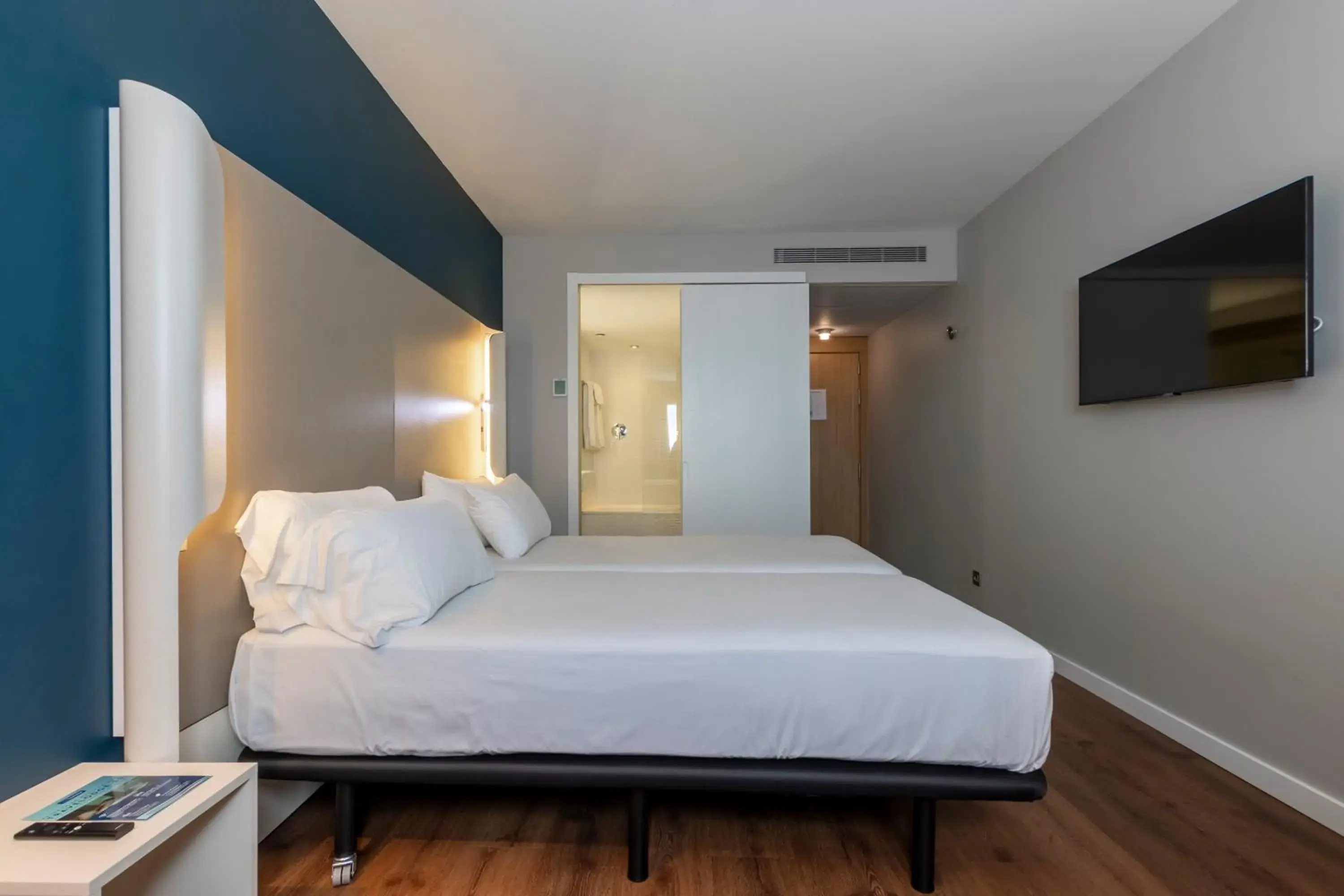 Bed in Travelodge Málaga Airport Bed in Travelodge Málaga Airport