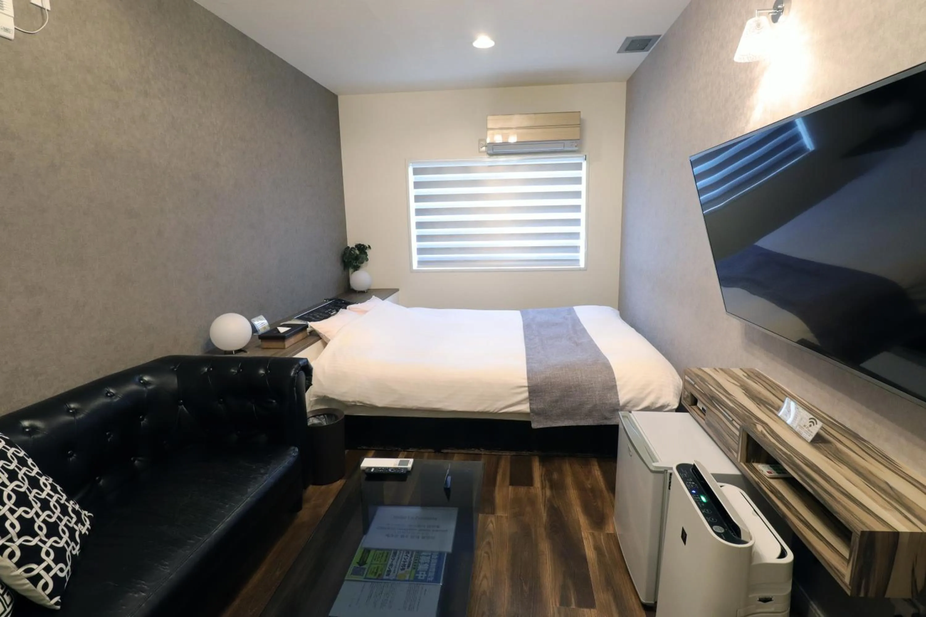 Photo of the whole room, Bed in 天然個室温泉 HOTEL Lafontaine 諏訪