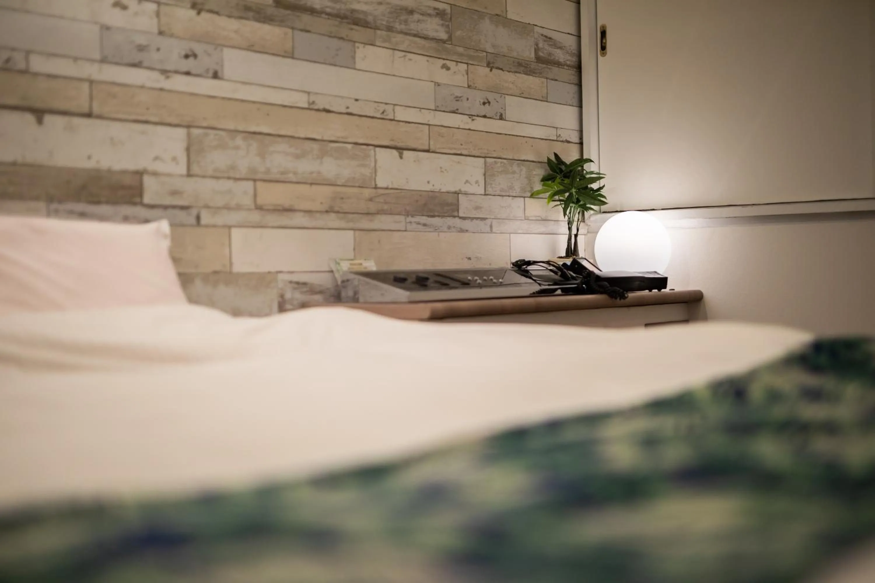 Bedroom, Bed in 天然個室温泉 HOTEL Lafontaine 諏訪