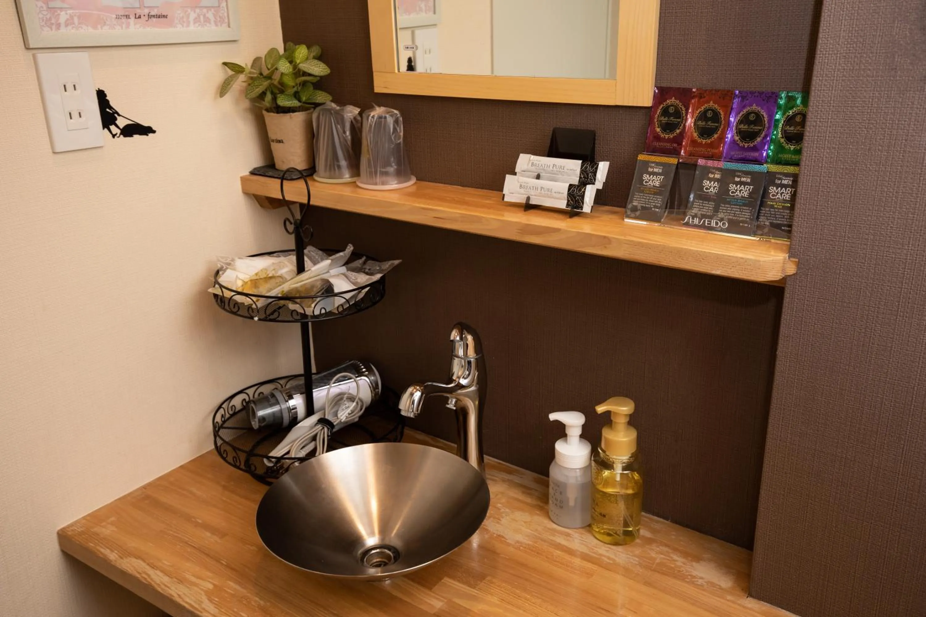 Bathroom in 天然個室温泉 HOTEL Lafontaine 諏訪