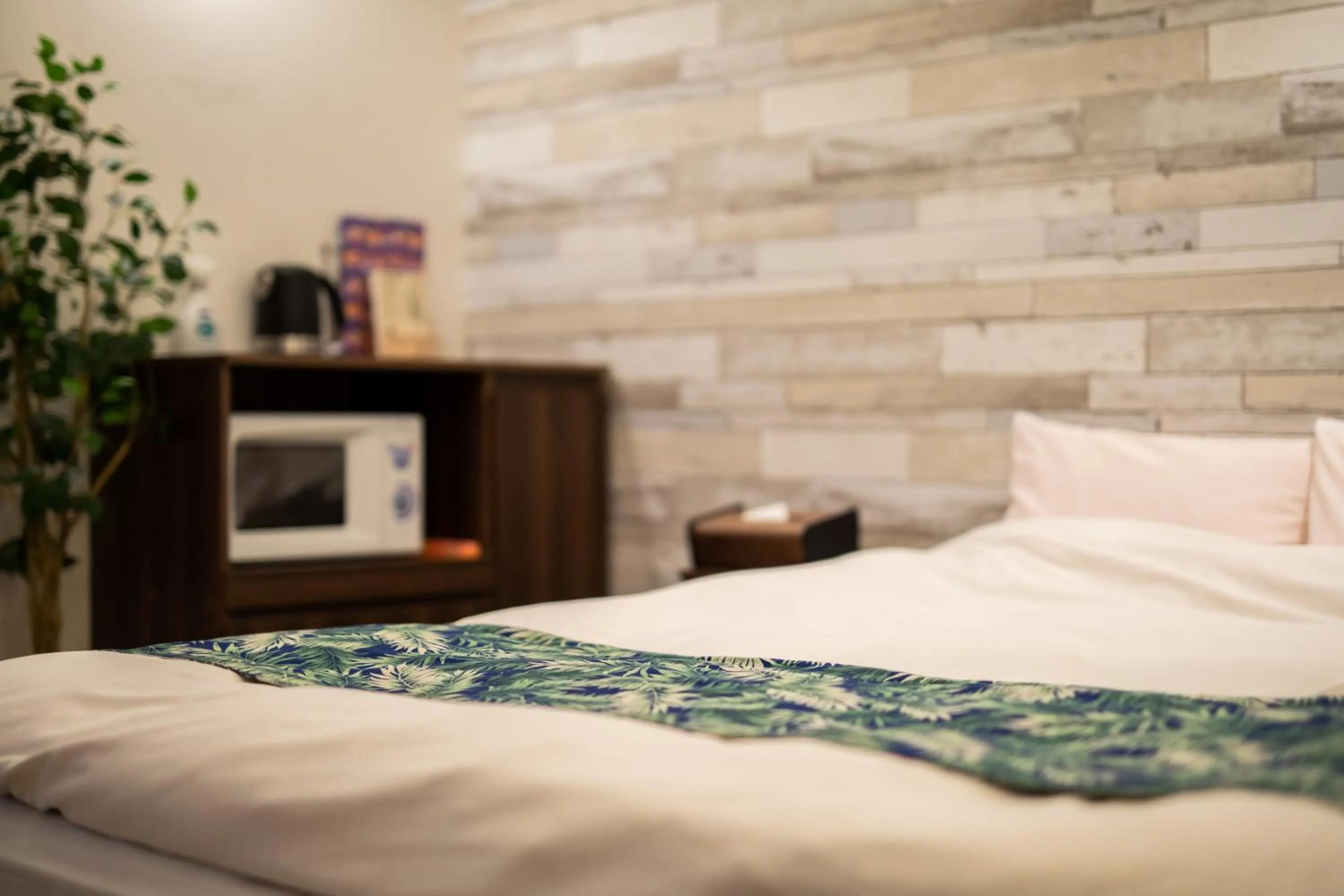 Bedroom, Bed in 天然個室温泉 HOTEL Lafontaine 諏訪