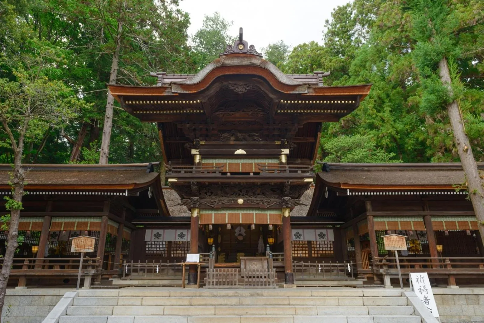 Nearby landmark in 天然個室温泉 HOTEL Lafontaine 諏訪