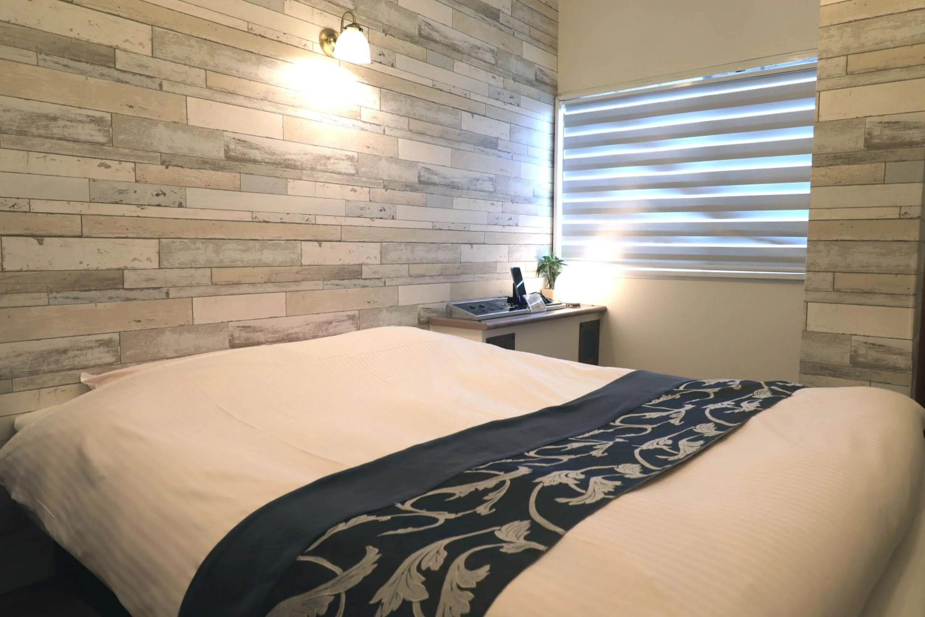 Photo of the whole room, Bed in 天然個室温泉 HOTEL Lafontaine 諏訪