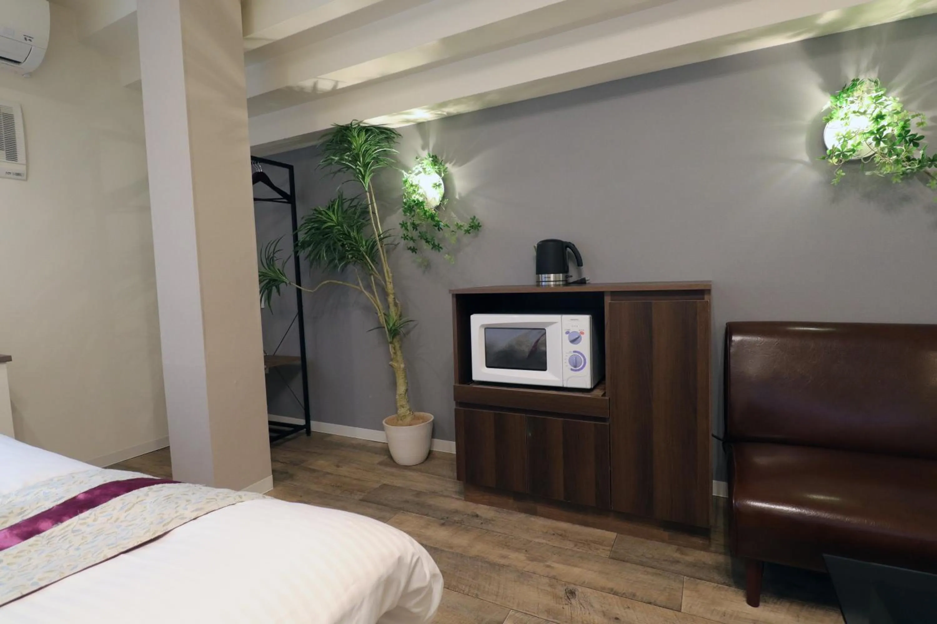 Photo of the whole room, Bed in 天然個室温泉 HOTEL Lafontaine 諏訪