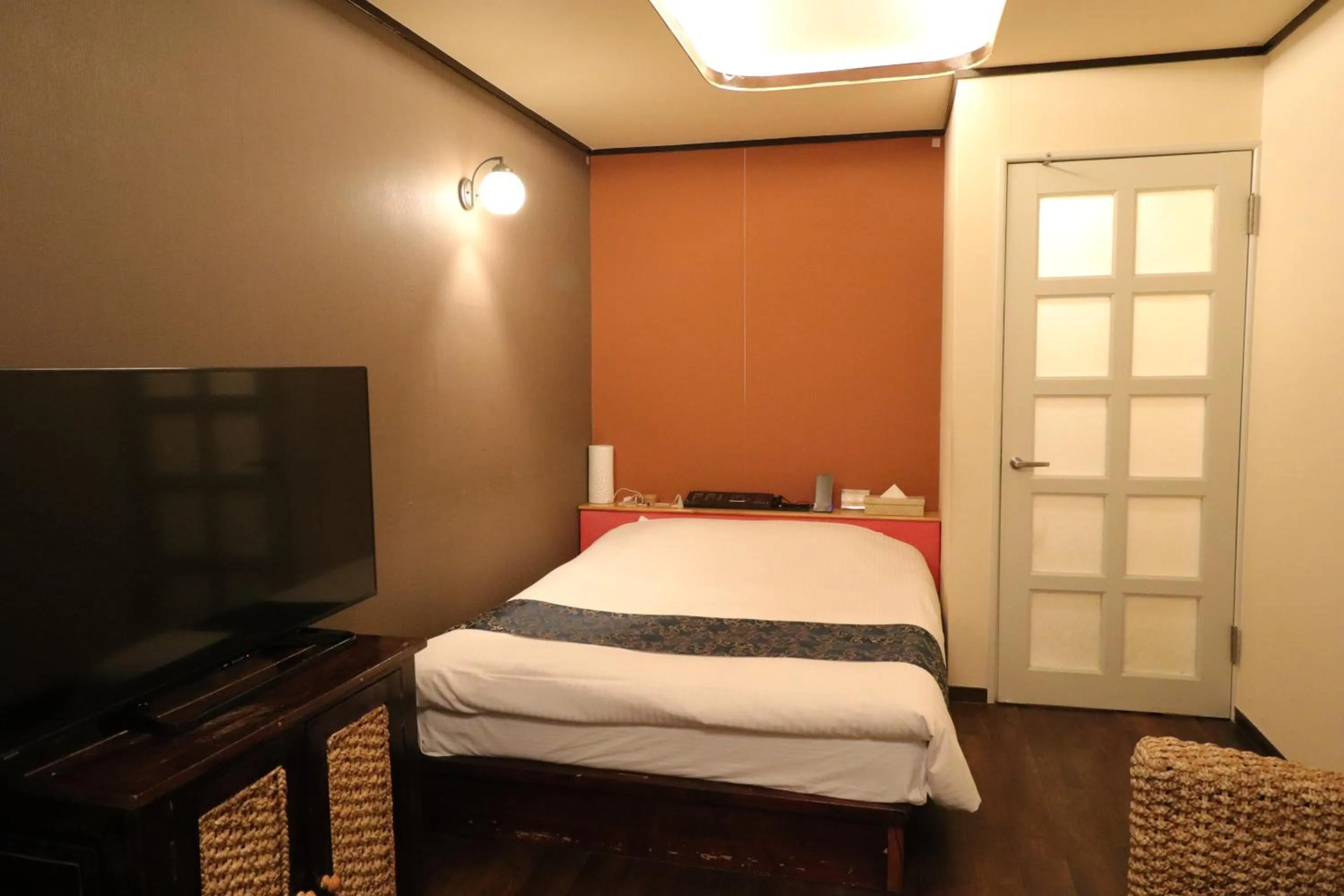 Photo of the whole room, Bed in 天然個室温泉 HOTEL Lafontaine 諏訪