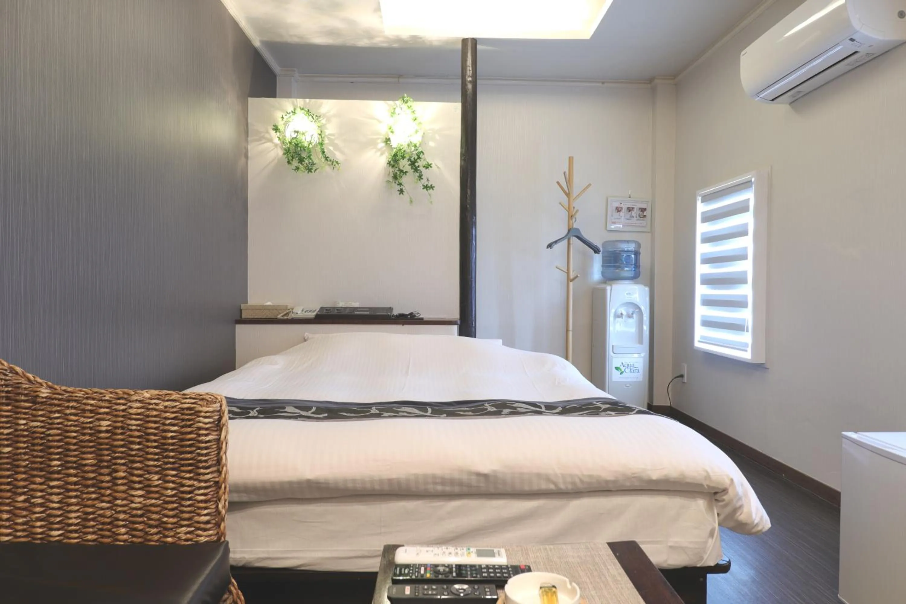 Bed in 天然個室温泉 HOTEL Lafontaine 諏訪