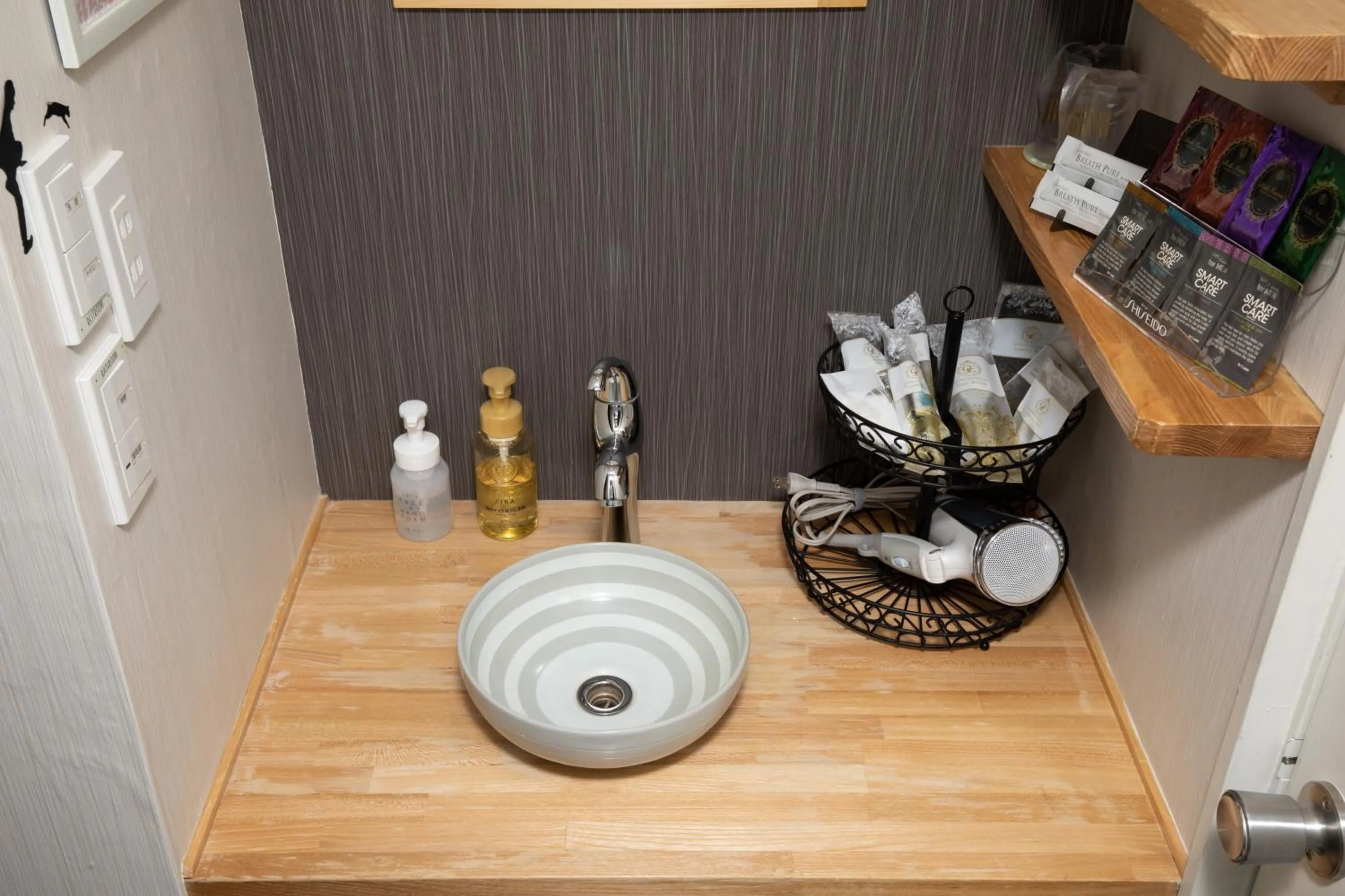 Bathroom in 天然個室温泉 HOTEL Lafontaine 諏訪