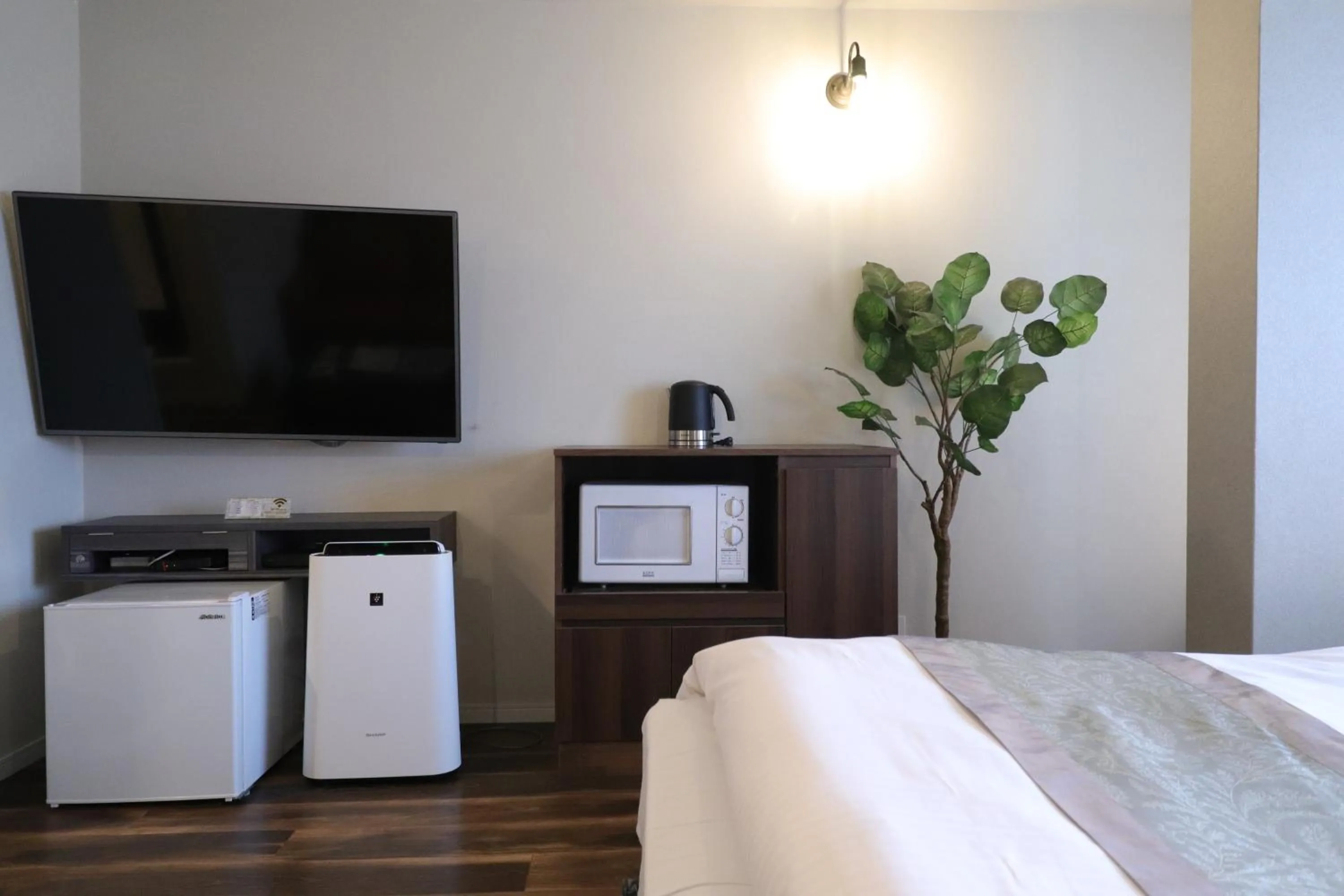 Photo of the whole room, Bed in 天然個室温泉 HOTEL Lafontaine 諏訪