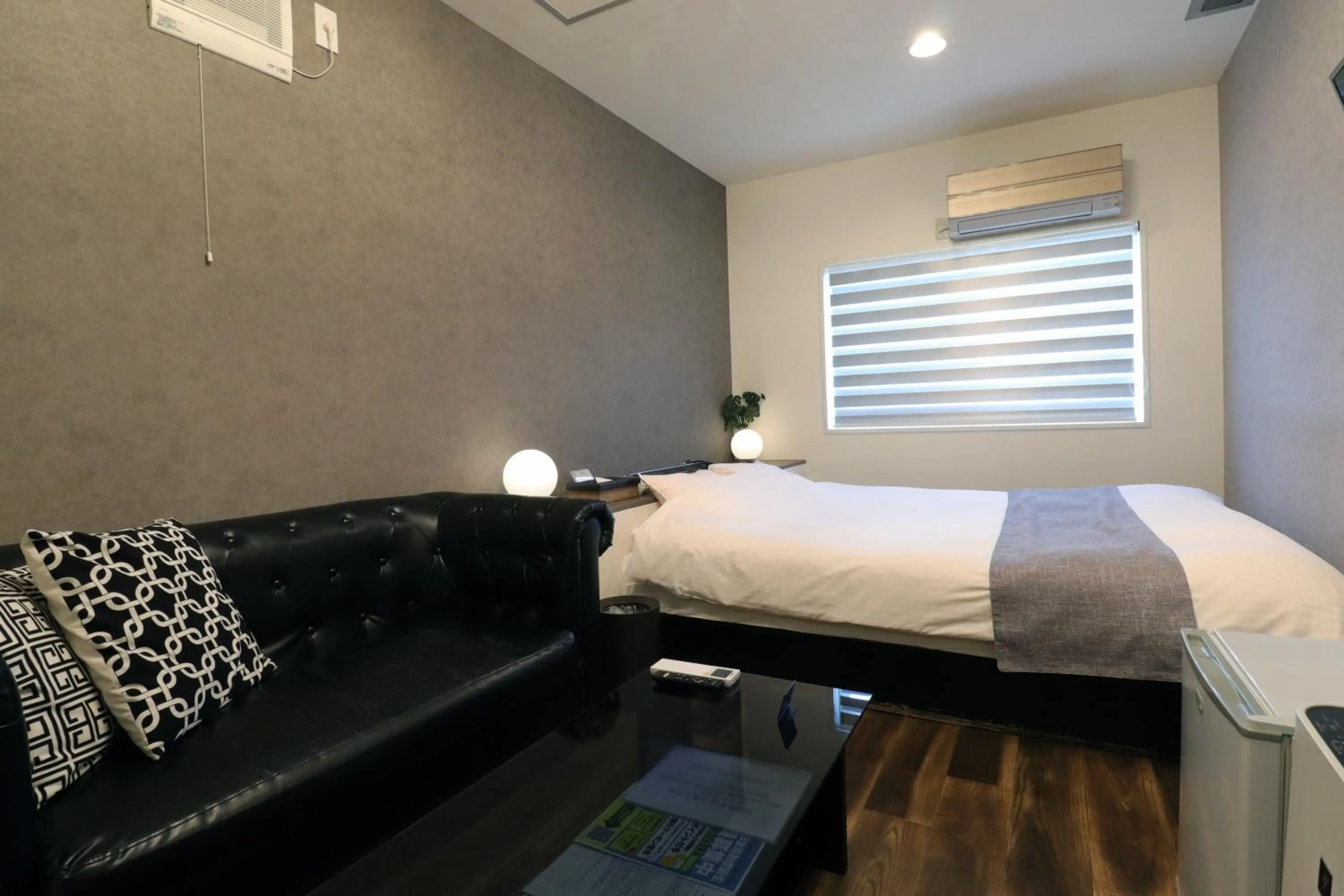 Photo of the whole room, Bed in 天然個室温泉 HOTEL Lafontaine 諏訪