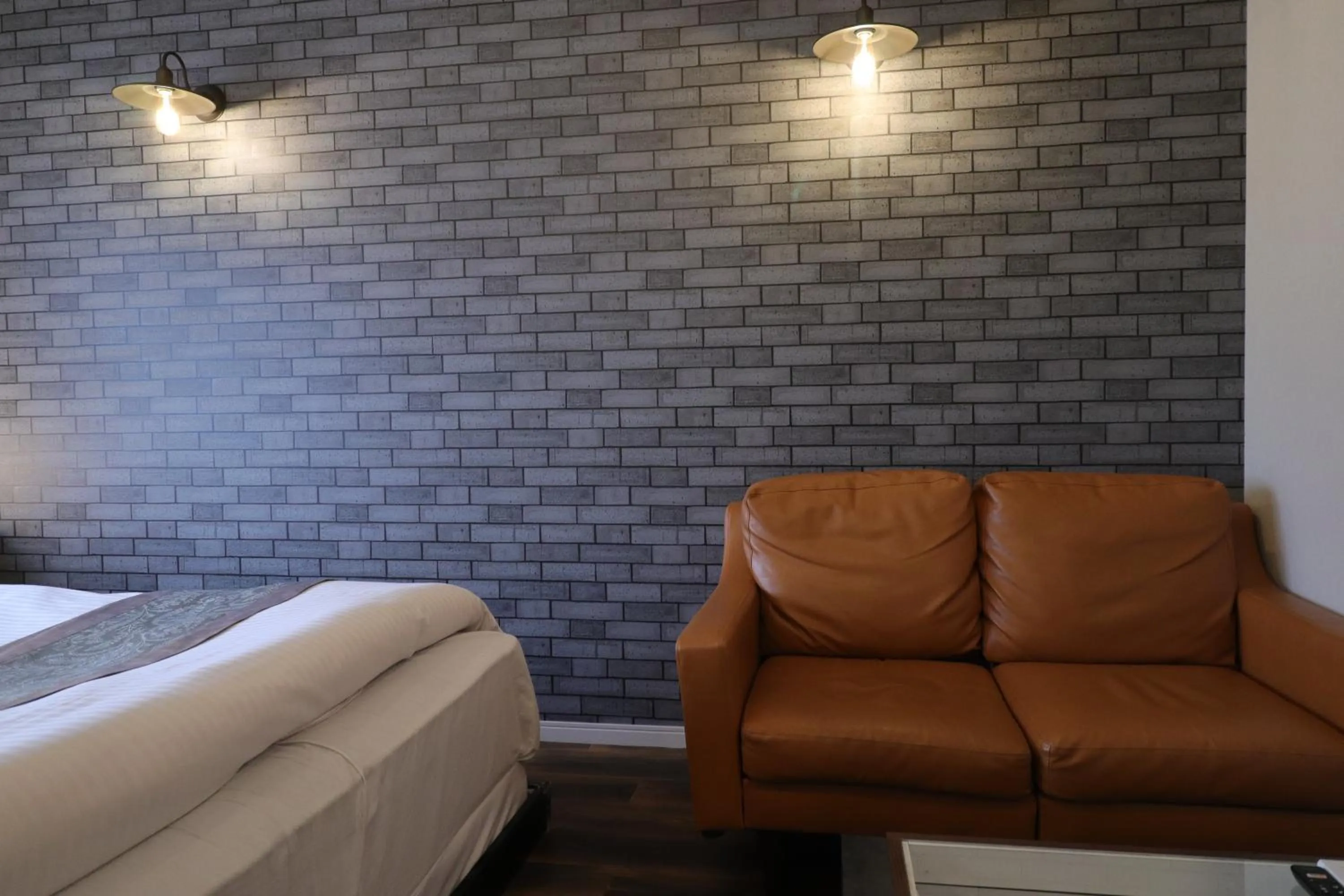 Photo of the whole room, Bed in 天然個室温泉 HOTEL Lafontaine 諏訪