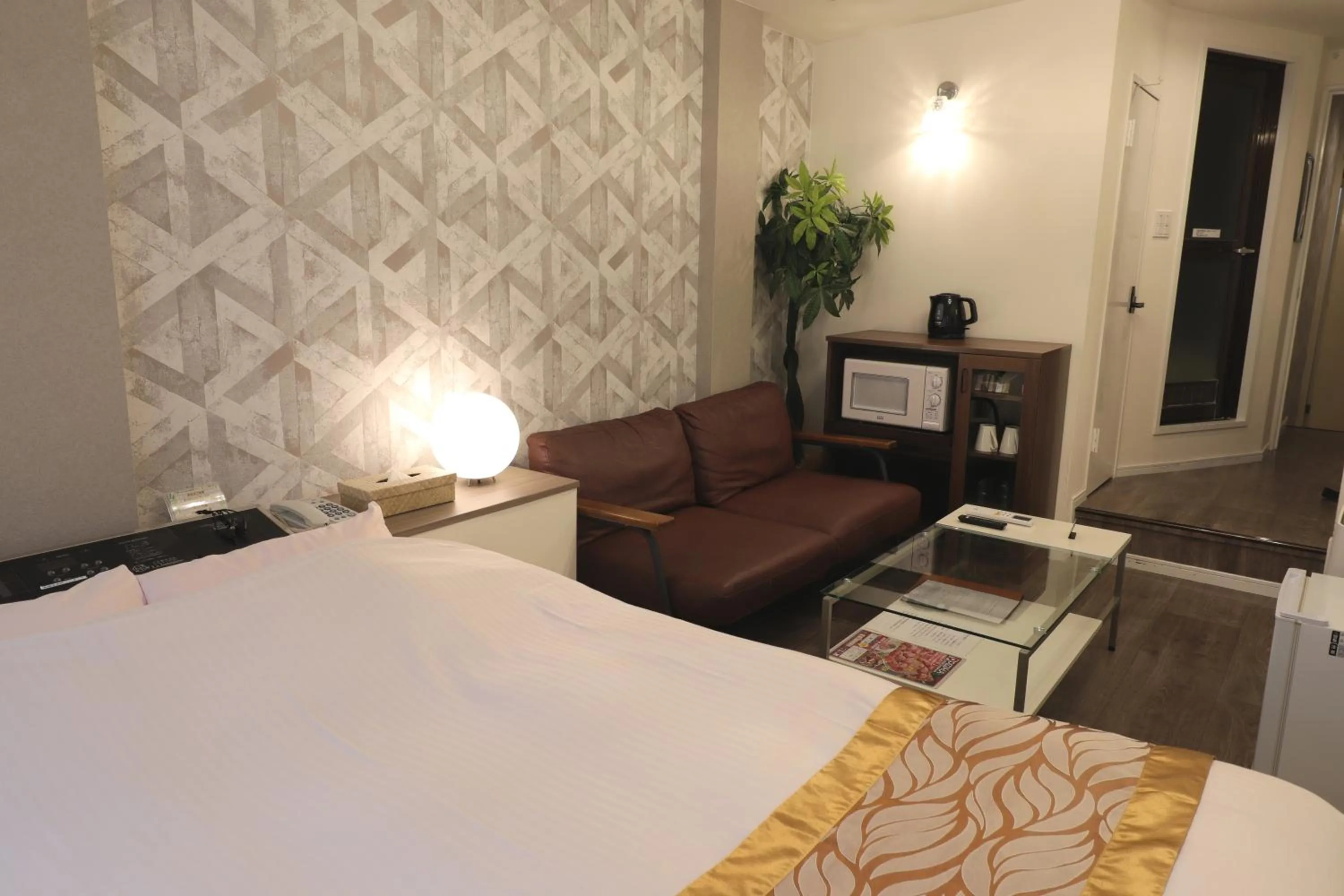 Bed in 天然個室温泉 HOTEL Lafontaine 諏訪