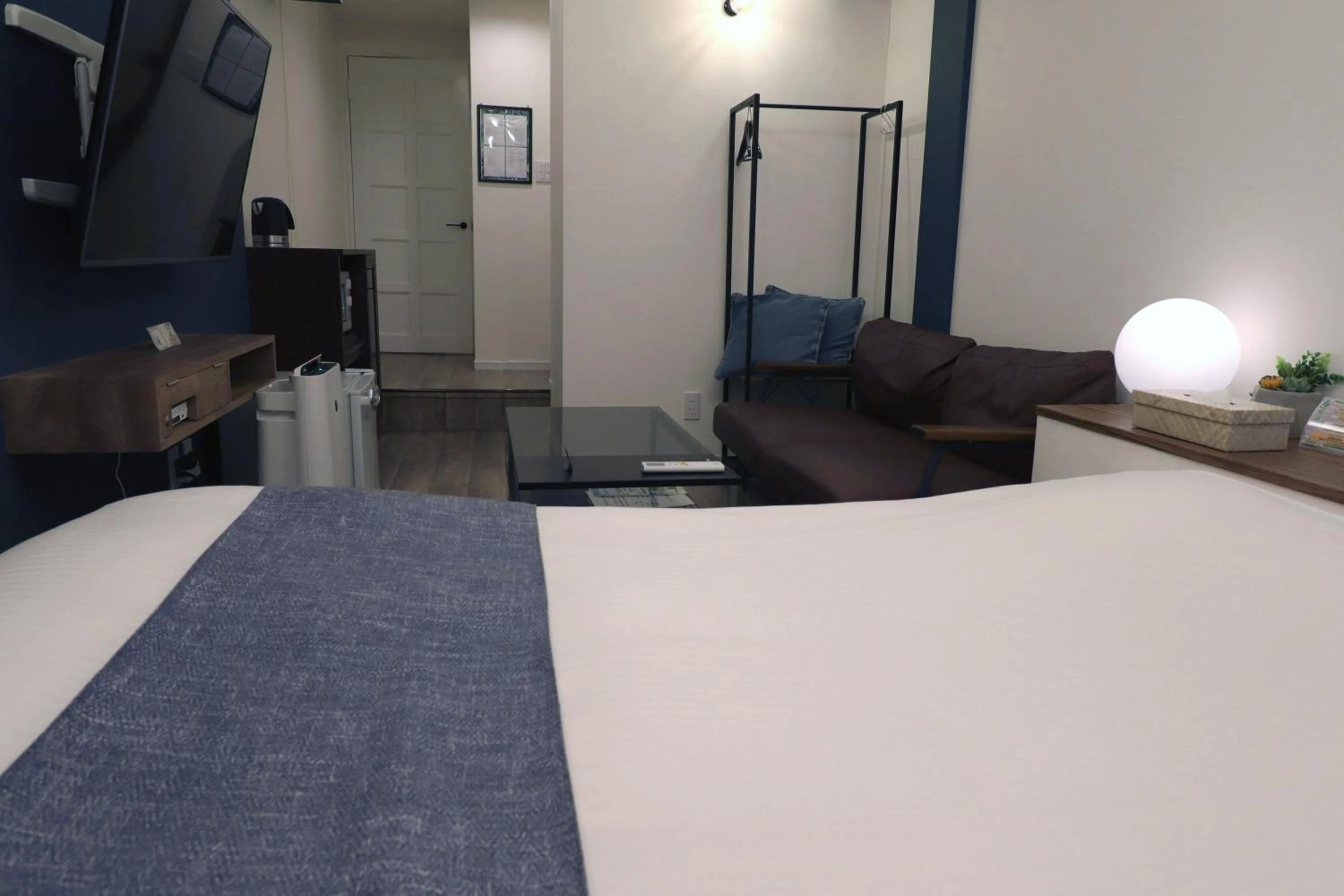 Photo of the whole room, Bed in 天然個室温泉 HOTEL Lafontaine 諏訪