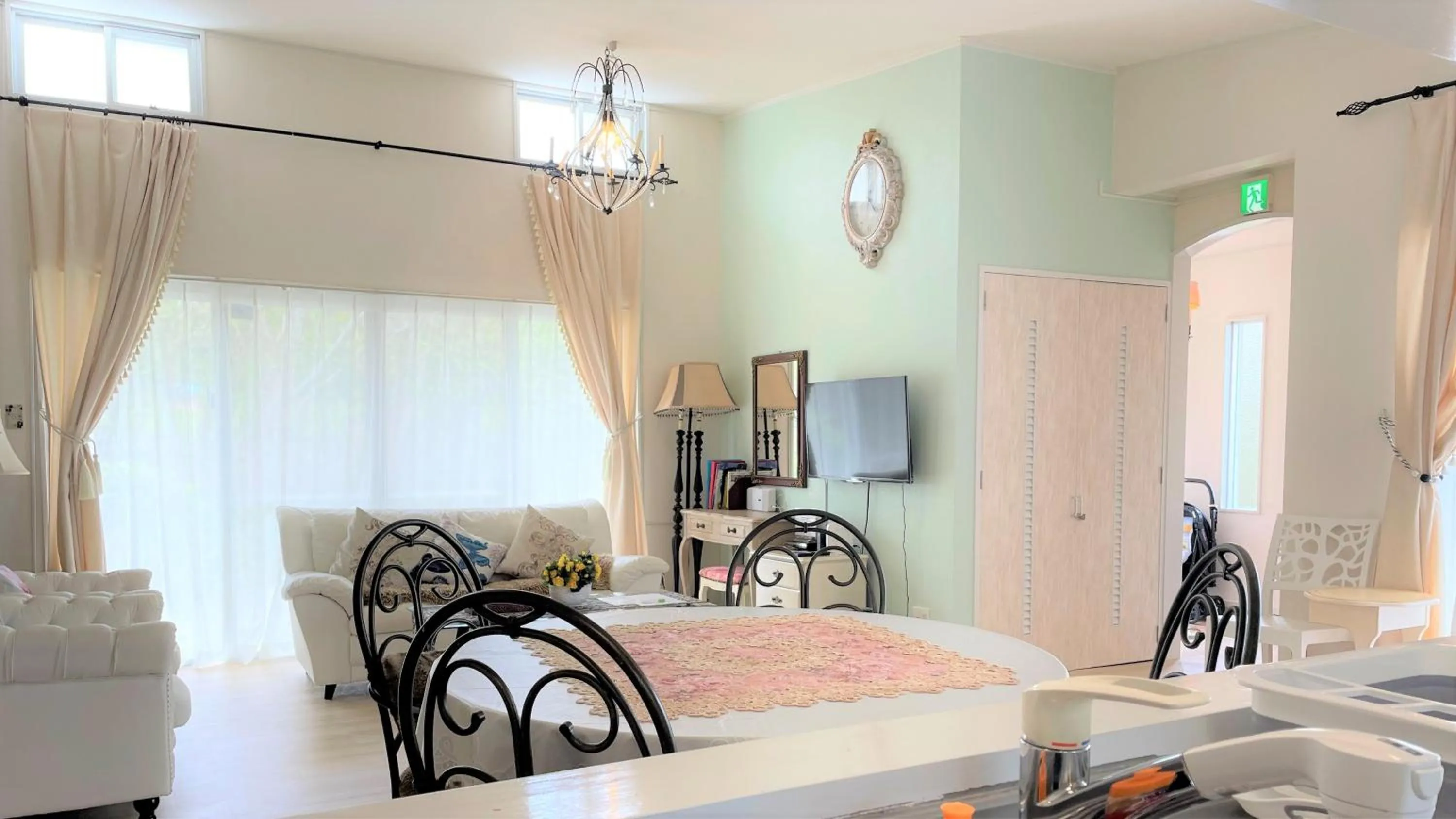 Dining area in Rose Terrace Bise