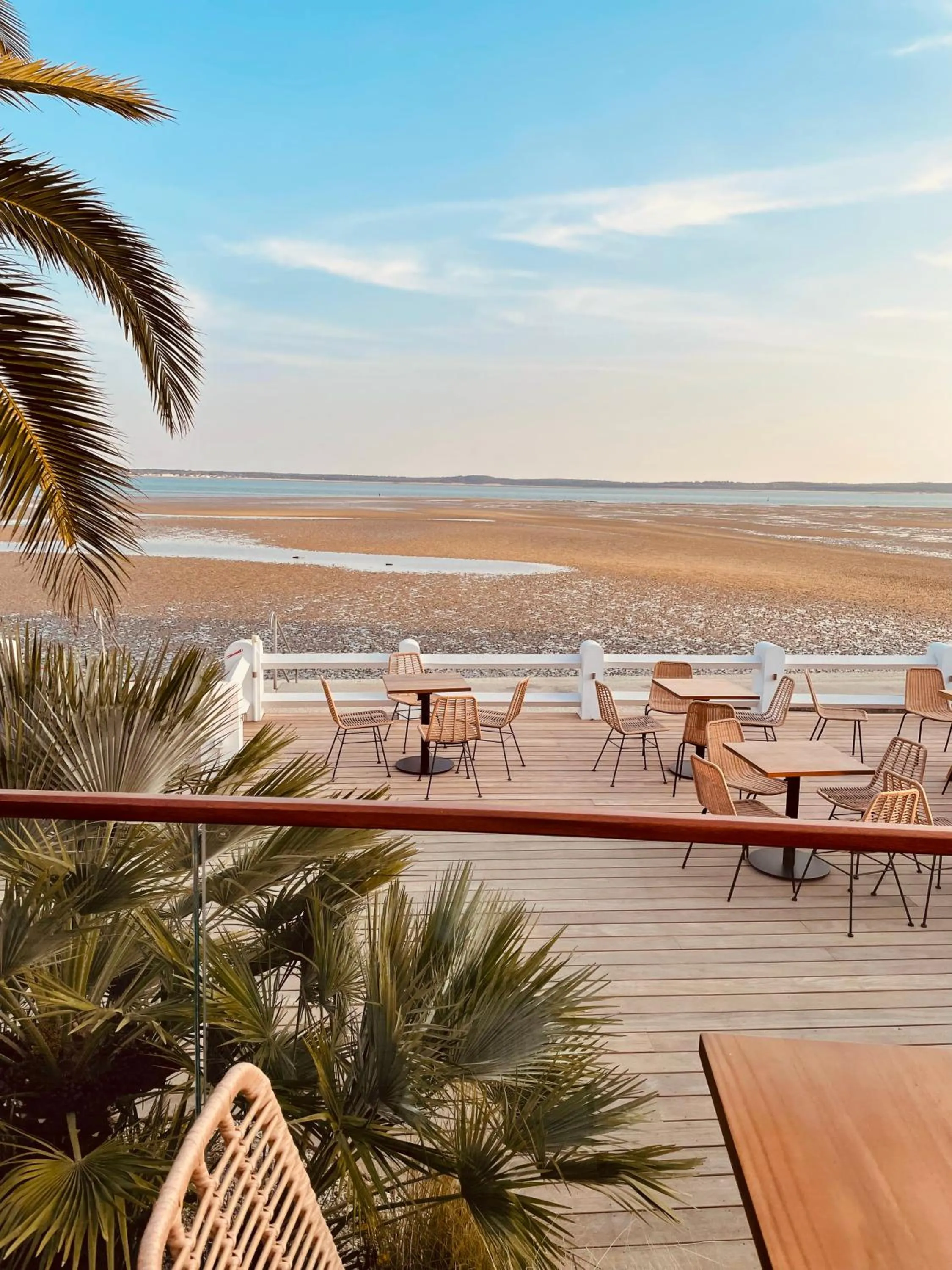 Patio in Hôtel L'Albatros