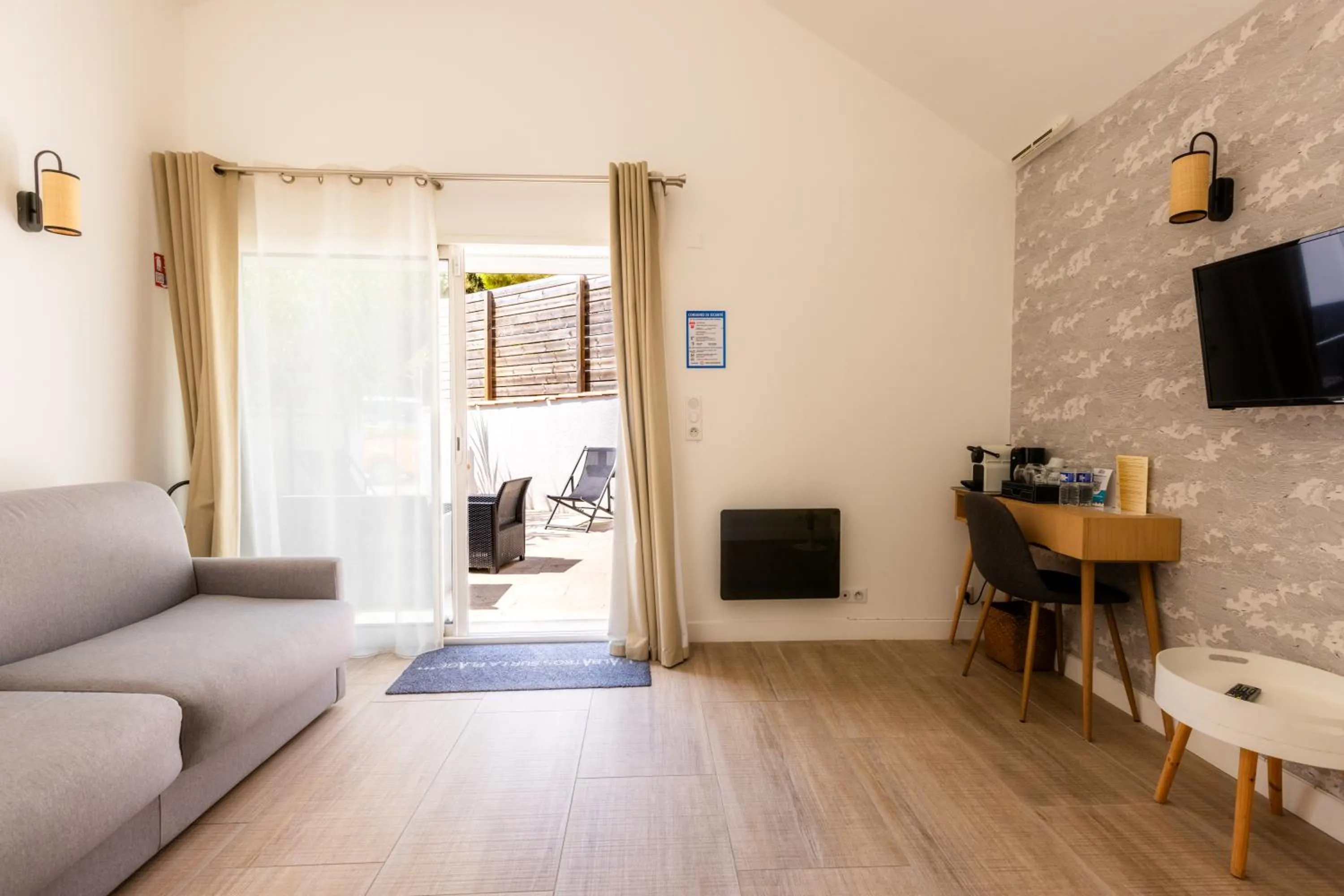 Living room in Hôtel L'Albatros