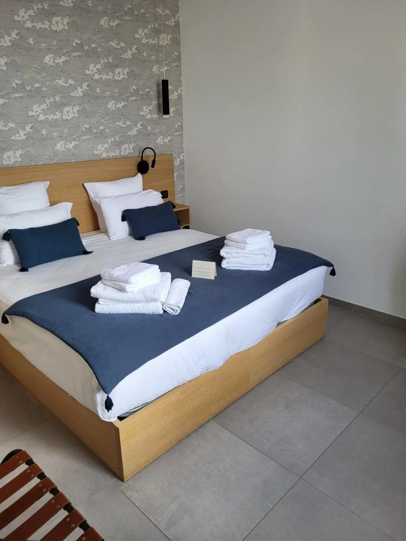 Bedroom, Bed in Hôtel L'Albatros