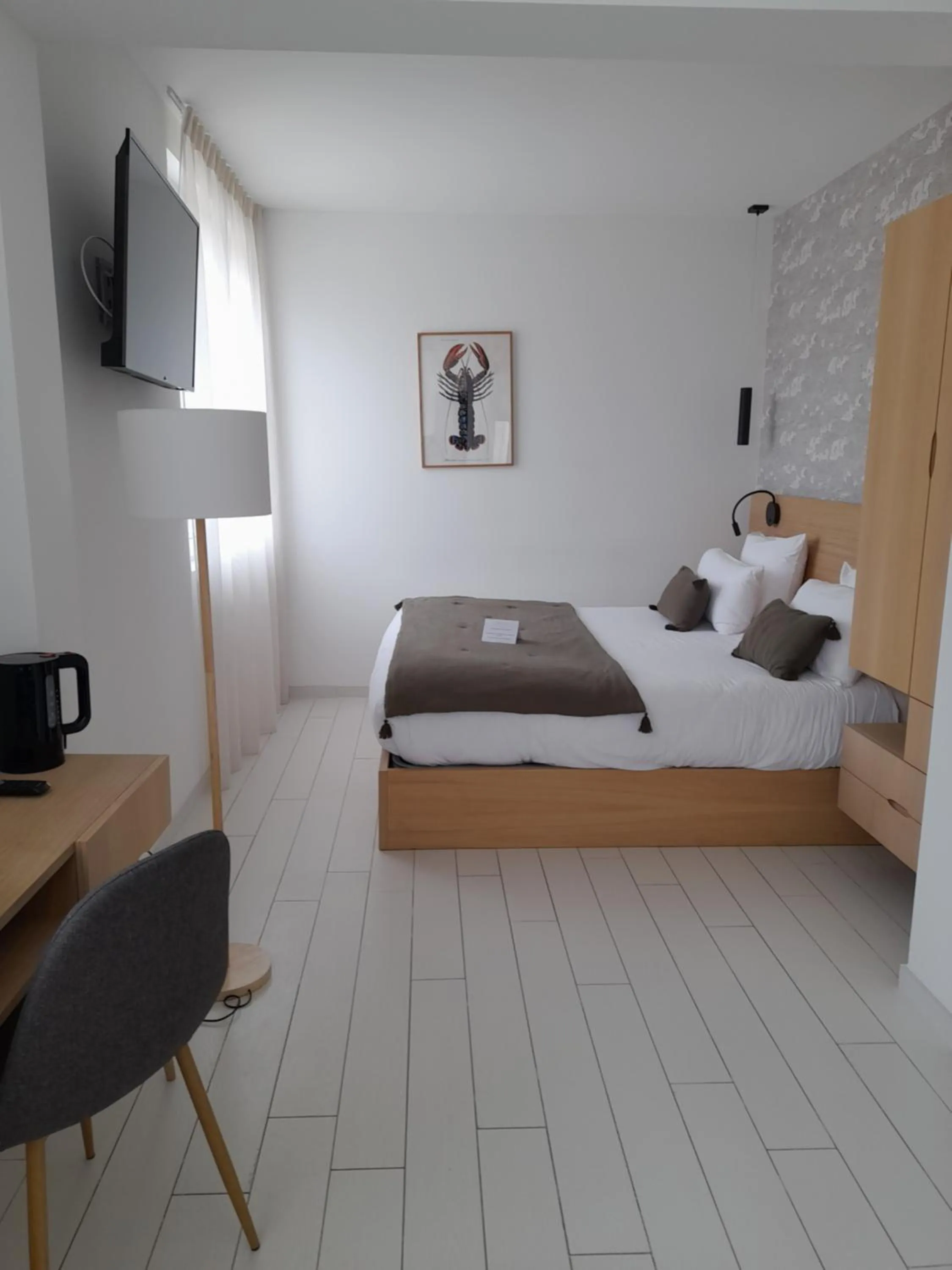 Photo of the whole room, Bed in Hôtel L'Albatros