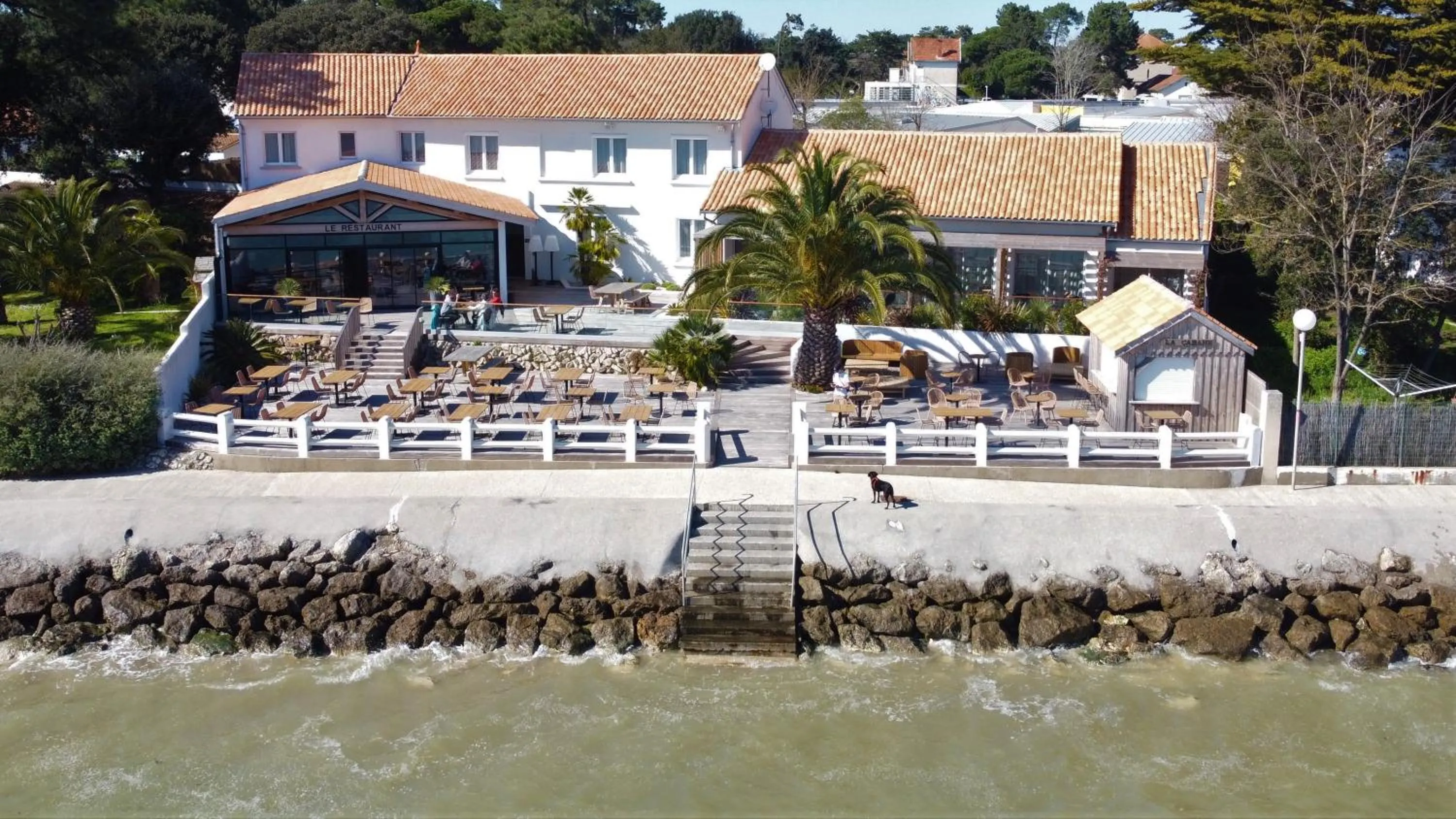 Property building in Hôtel L'Albatros