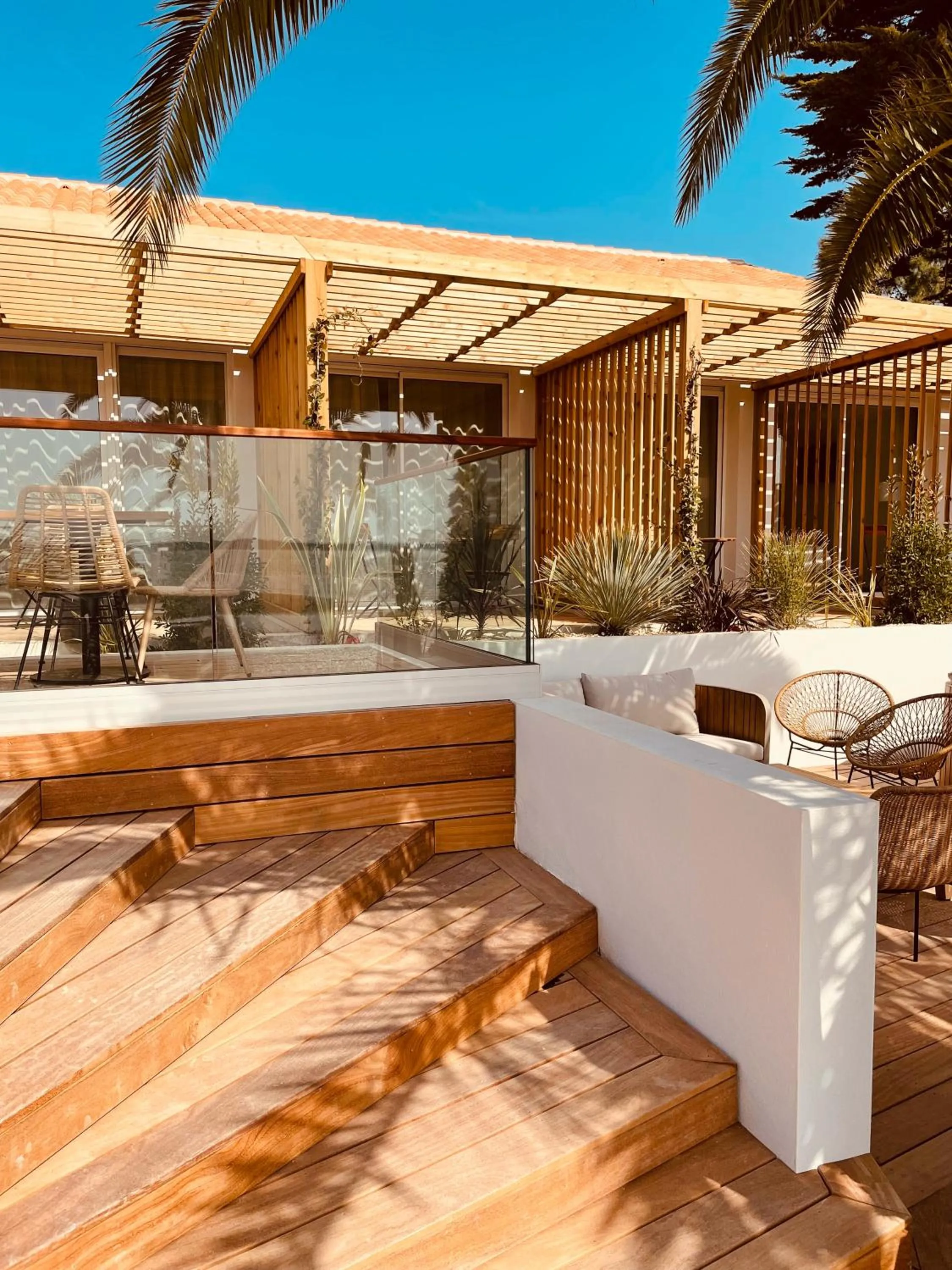 Patio in Hôtel L'Albatros