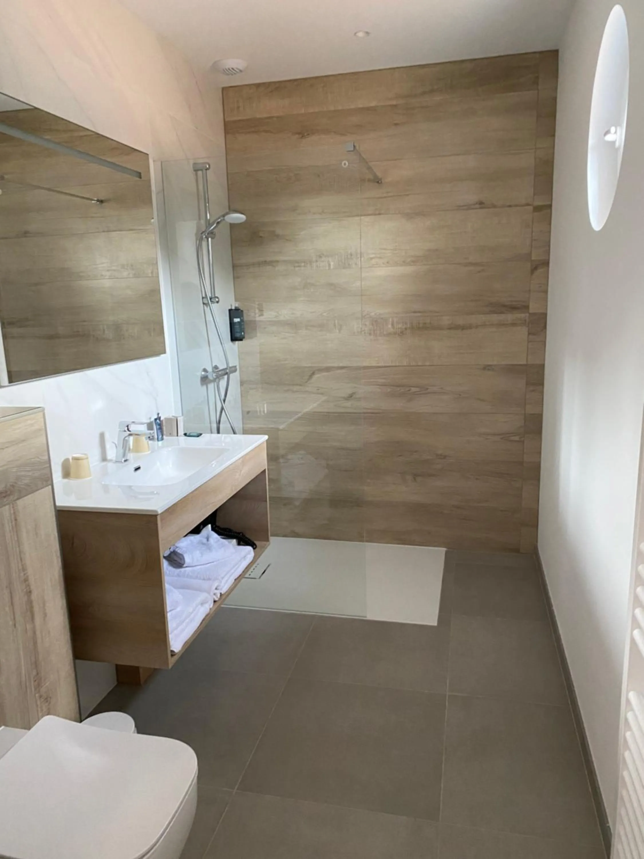 Bathroom in Hôtel L'Albatros