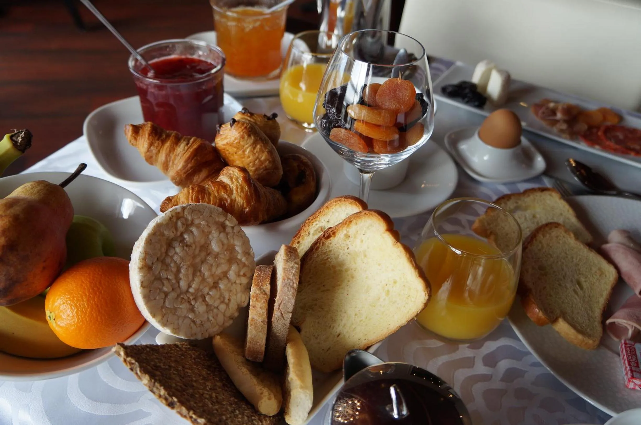 Breakfast in Hôtel L'Albatros