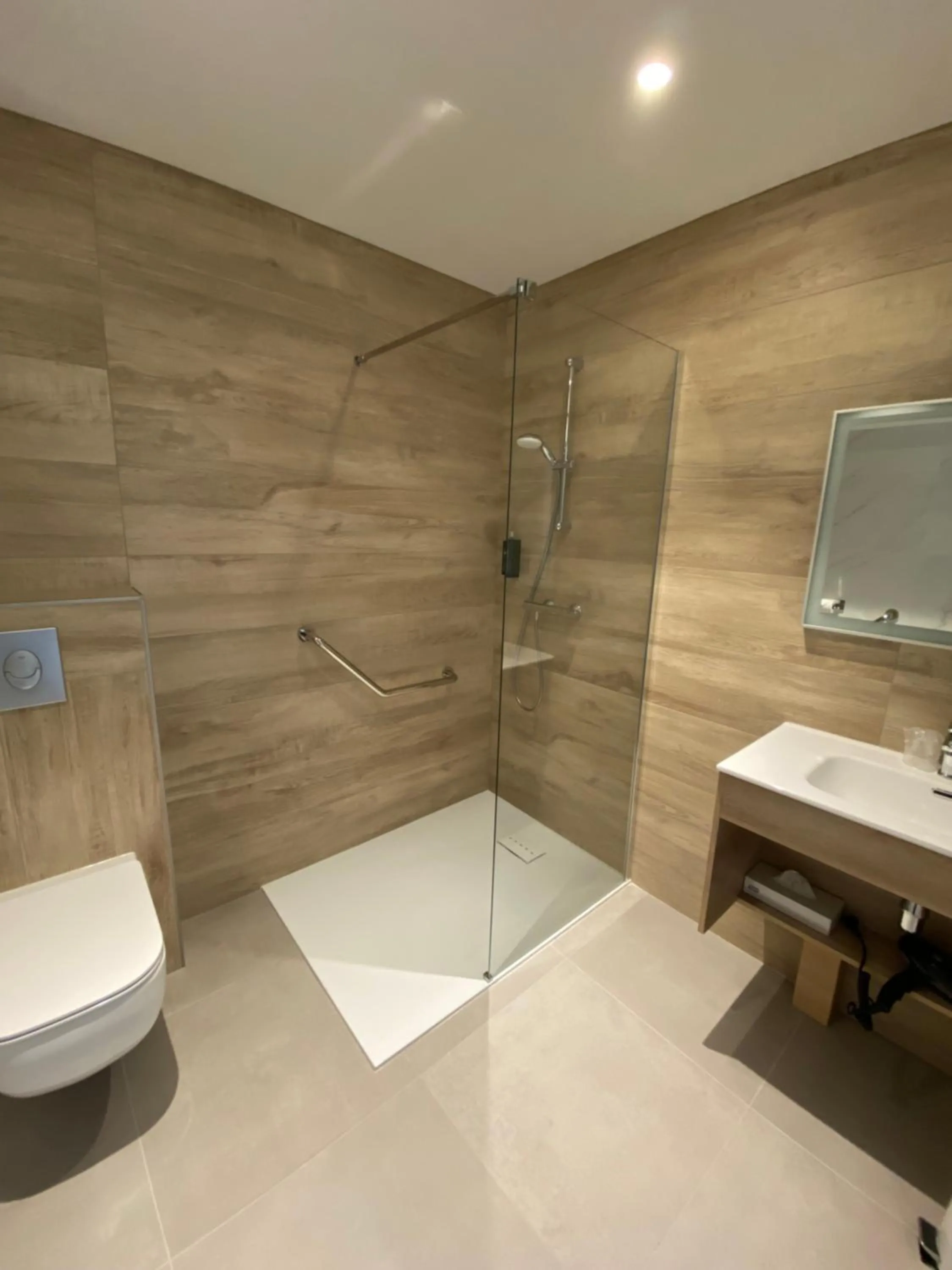Bathroom in Hôtel L'Albatros