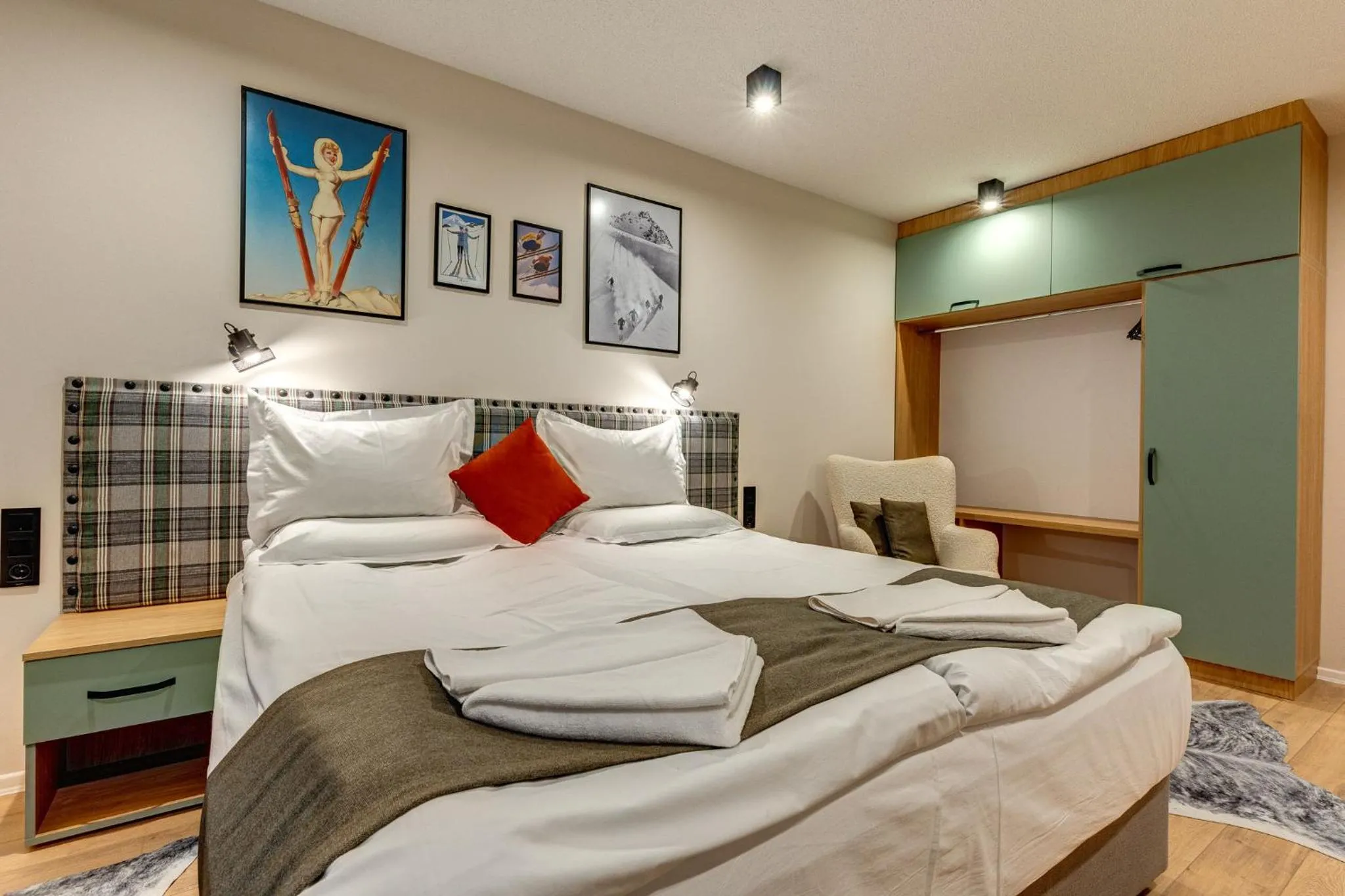 Bed in Mountain Lake Hotel