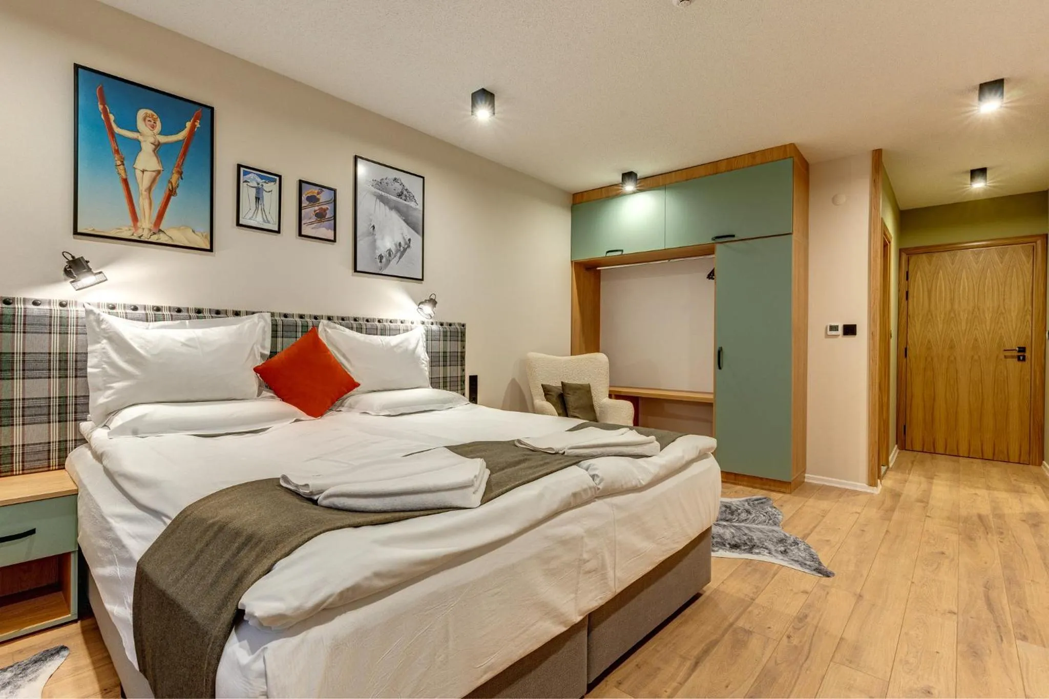 Bed in Mountain Lake Hotel