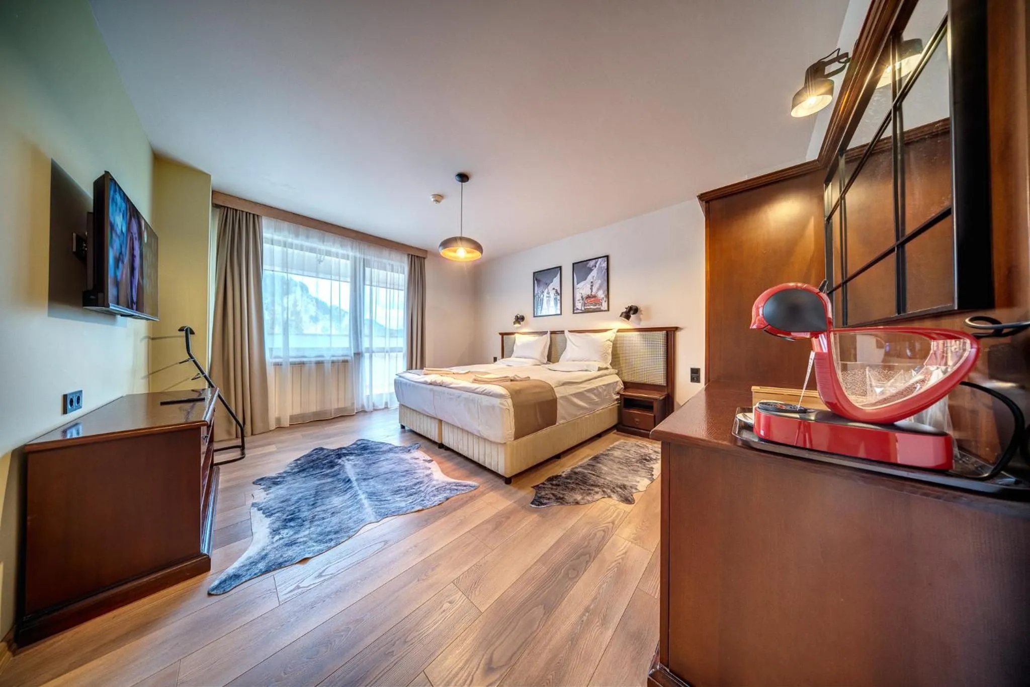 Bed in Mountain Lake Hotel