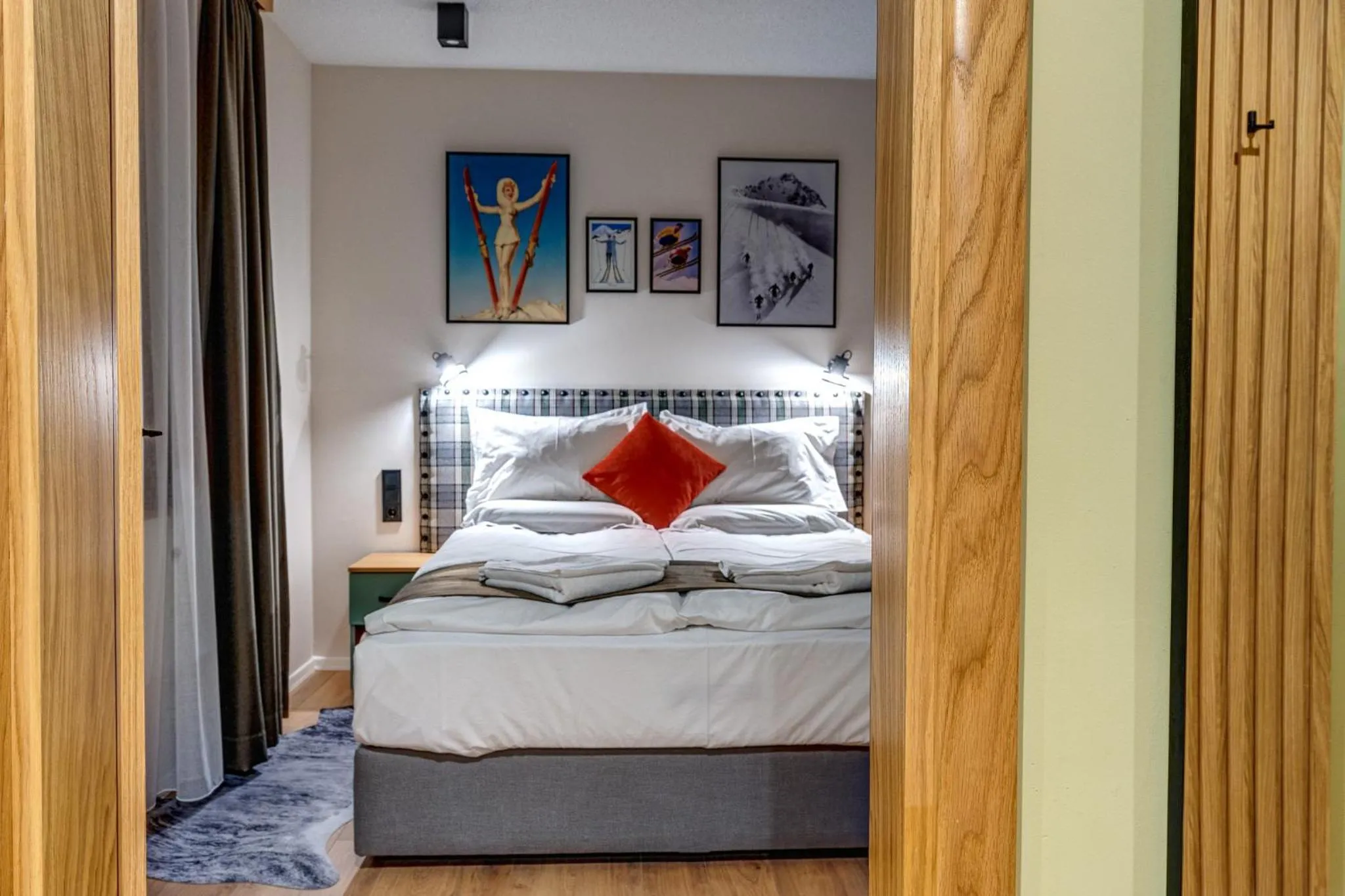 Bed in Mountain Lake Hotel